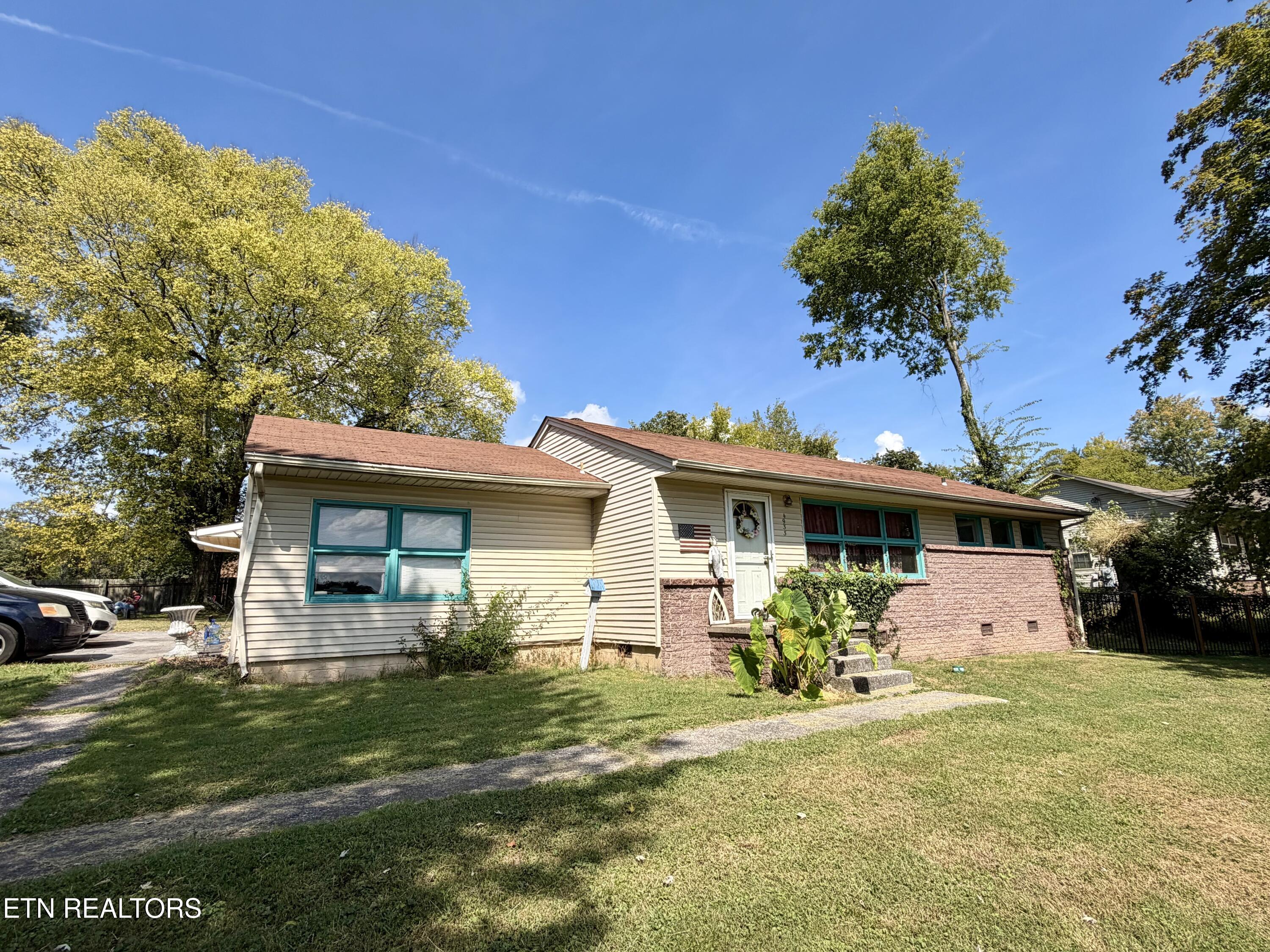 4933 Azalea Drive Knoxville TN 37909