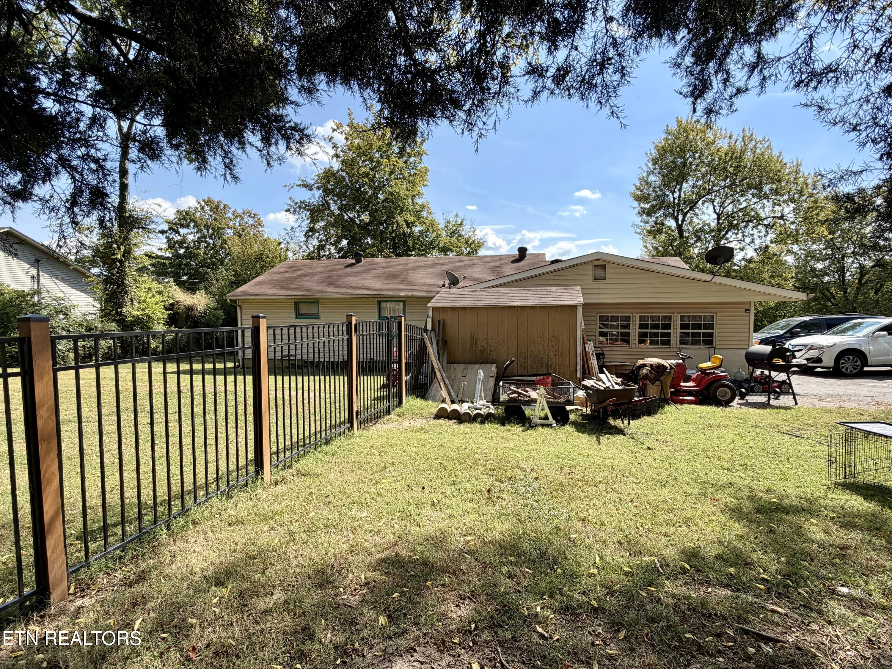 4933 Azalea Drive Knoxville TN 37909