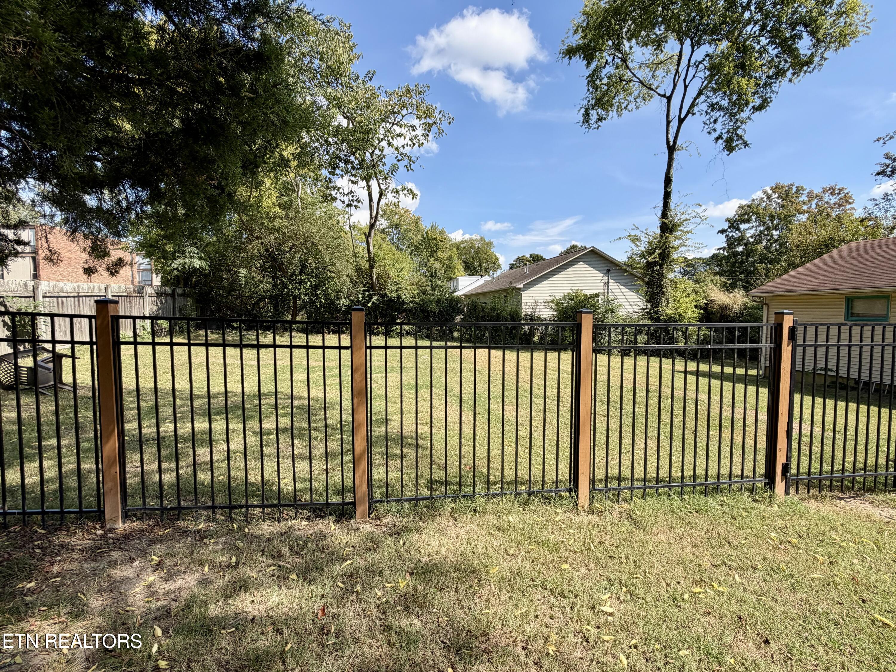4933 Azalea Drive Knoxville TN 37909