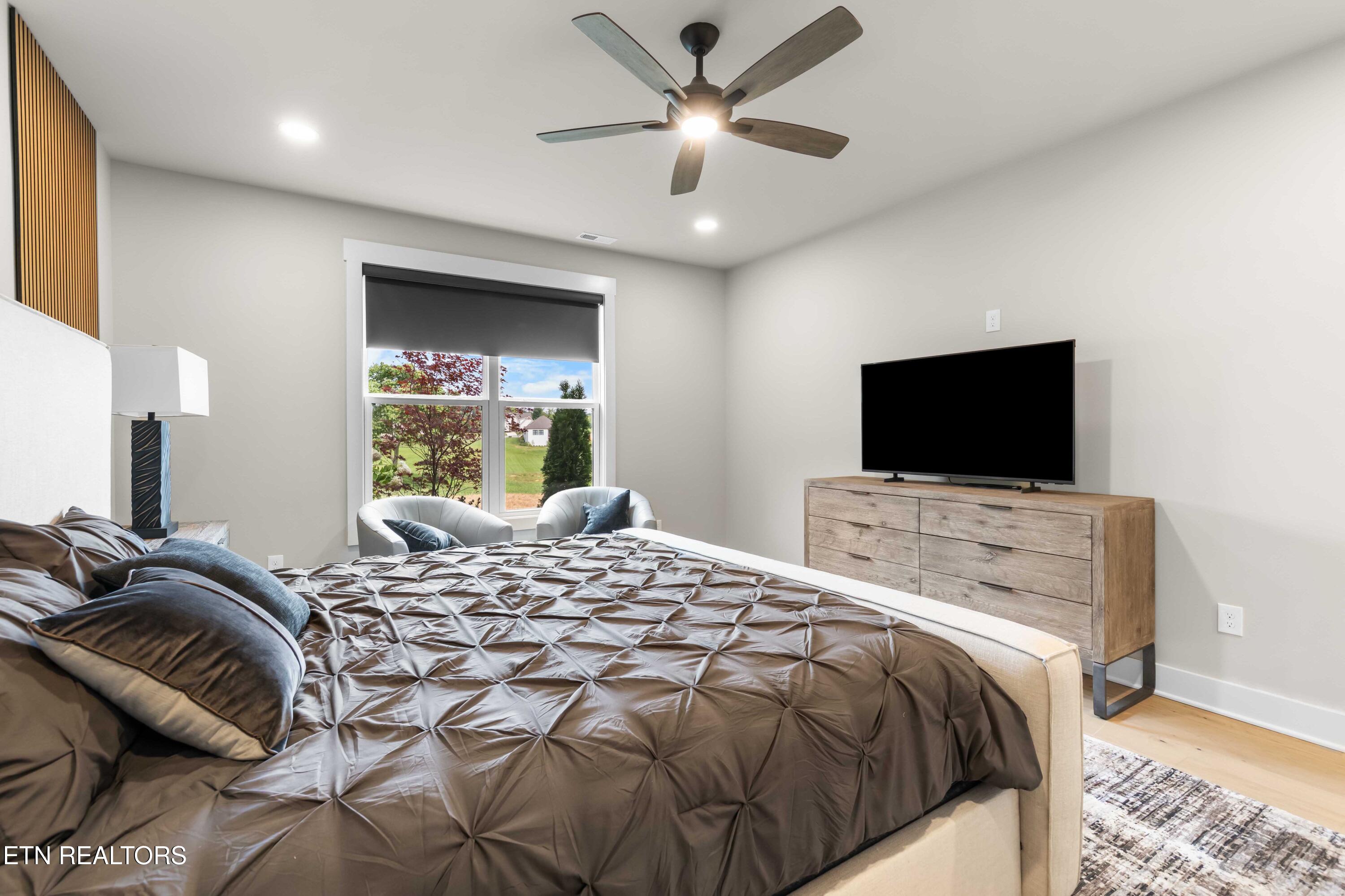 179 Island Circle Loudon TN 37774