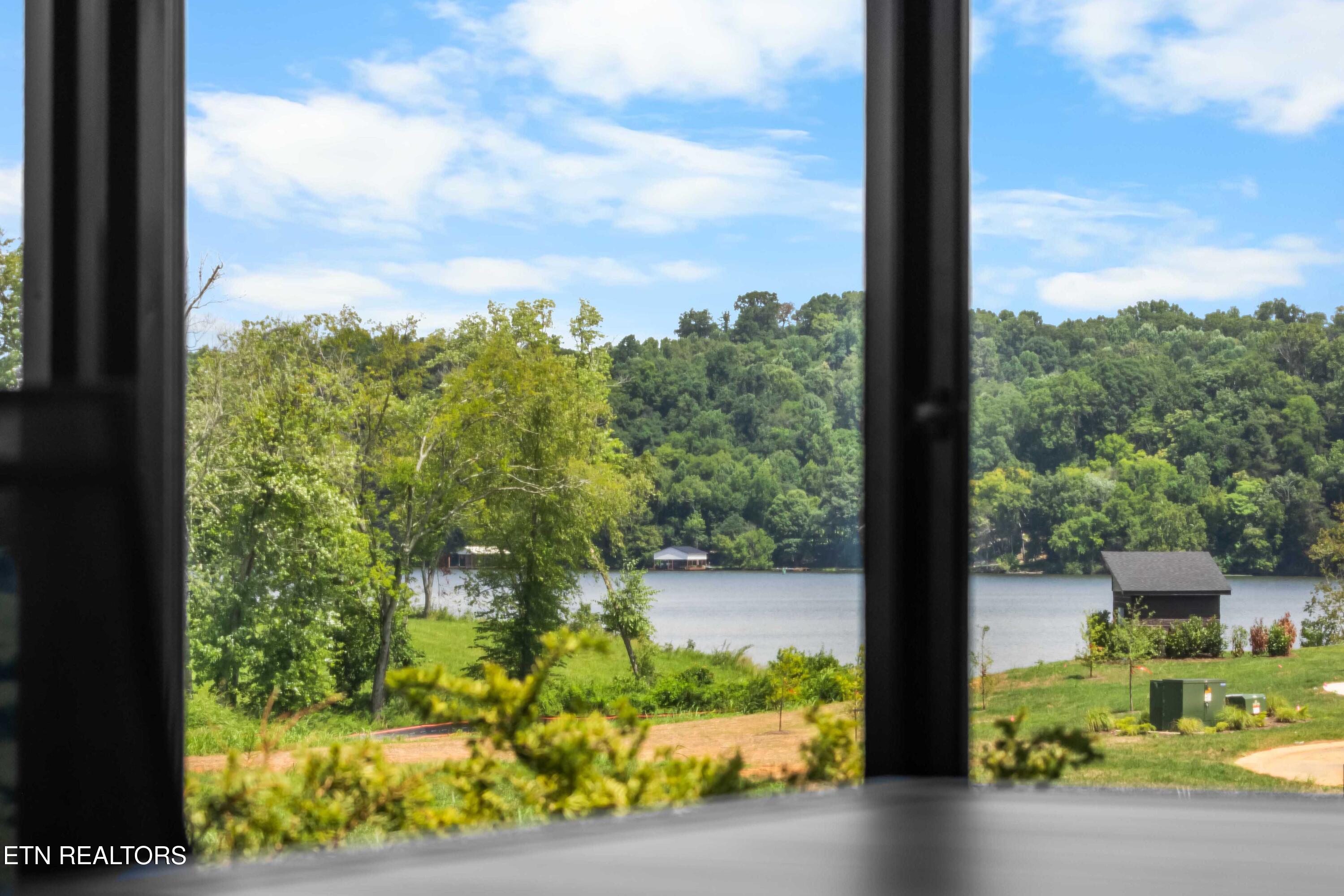 179 Island Circle Loudon TN 37774