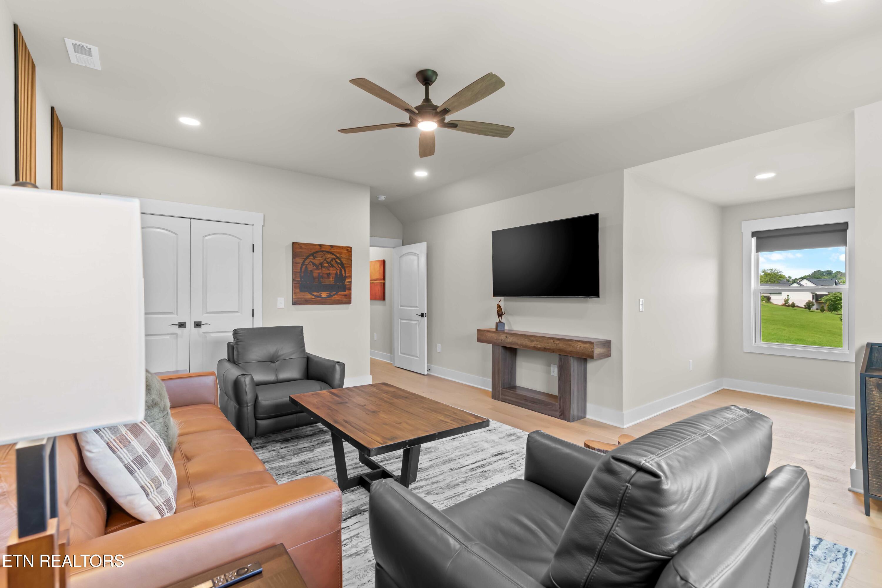 179 Island Circle Loudon TN 37774