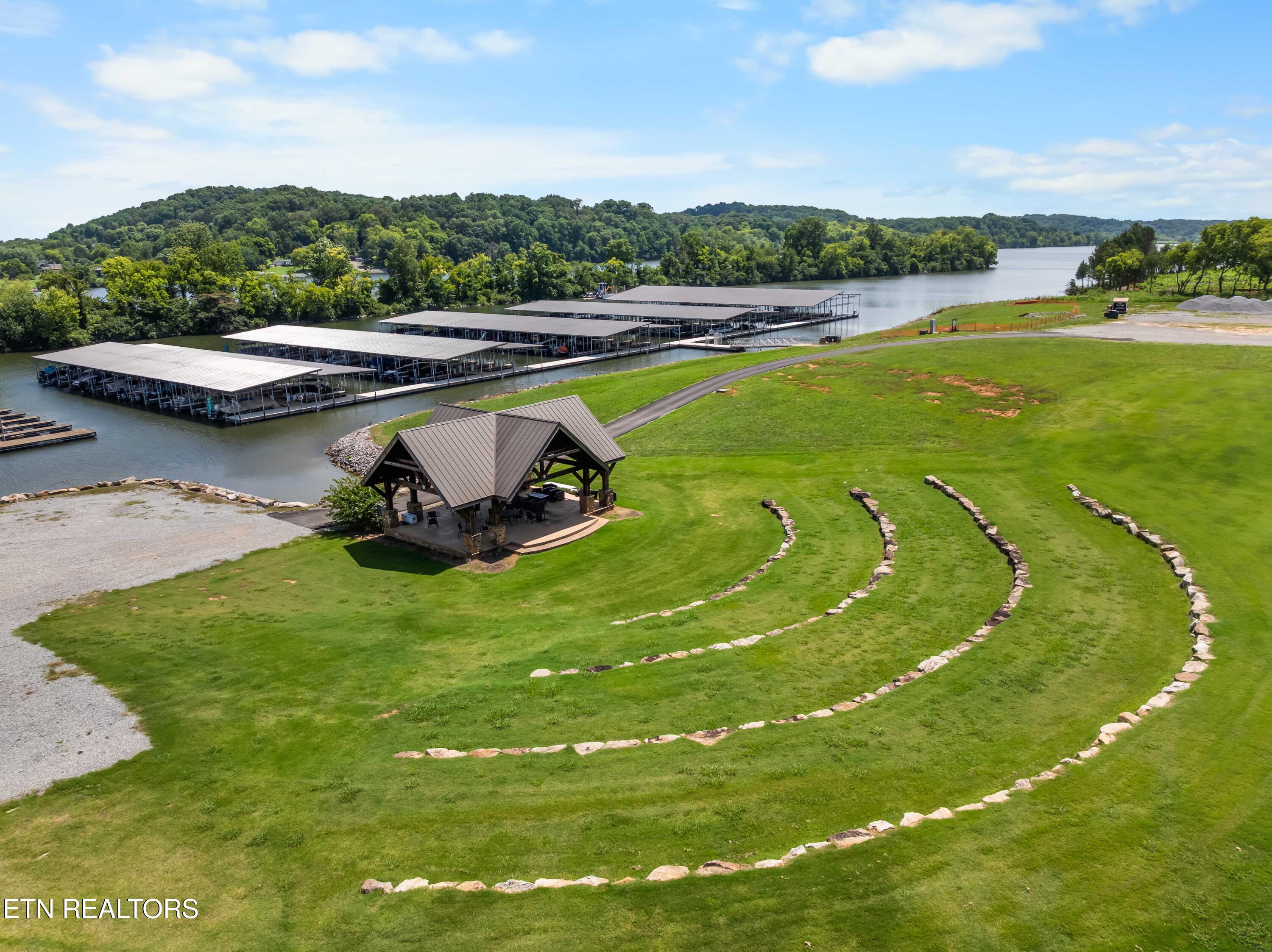 179 Island Circle Loudon TN 37774