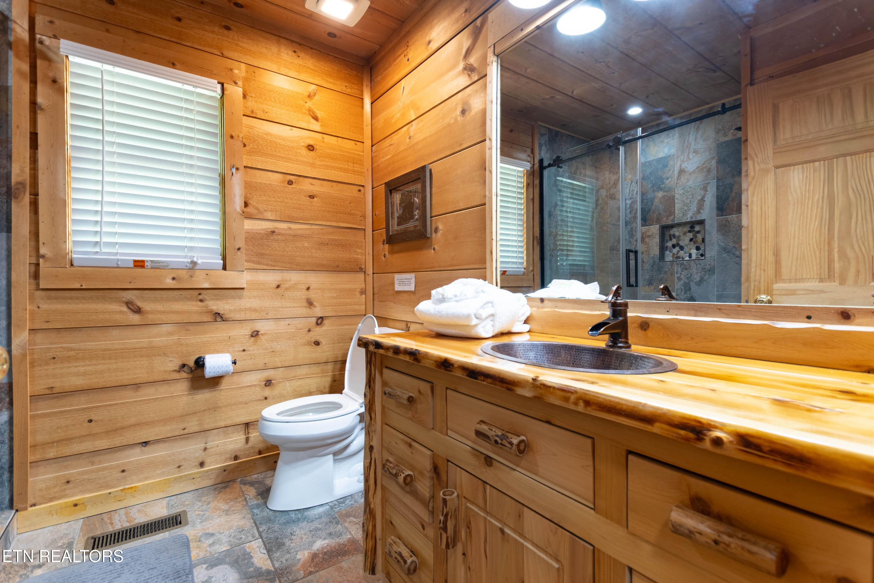 1031 Elm Circle Sevierville TN 37876