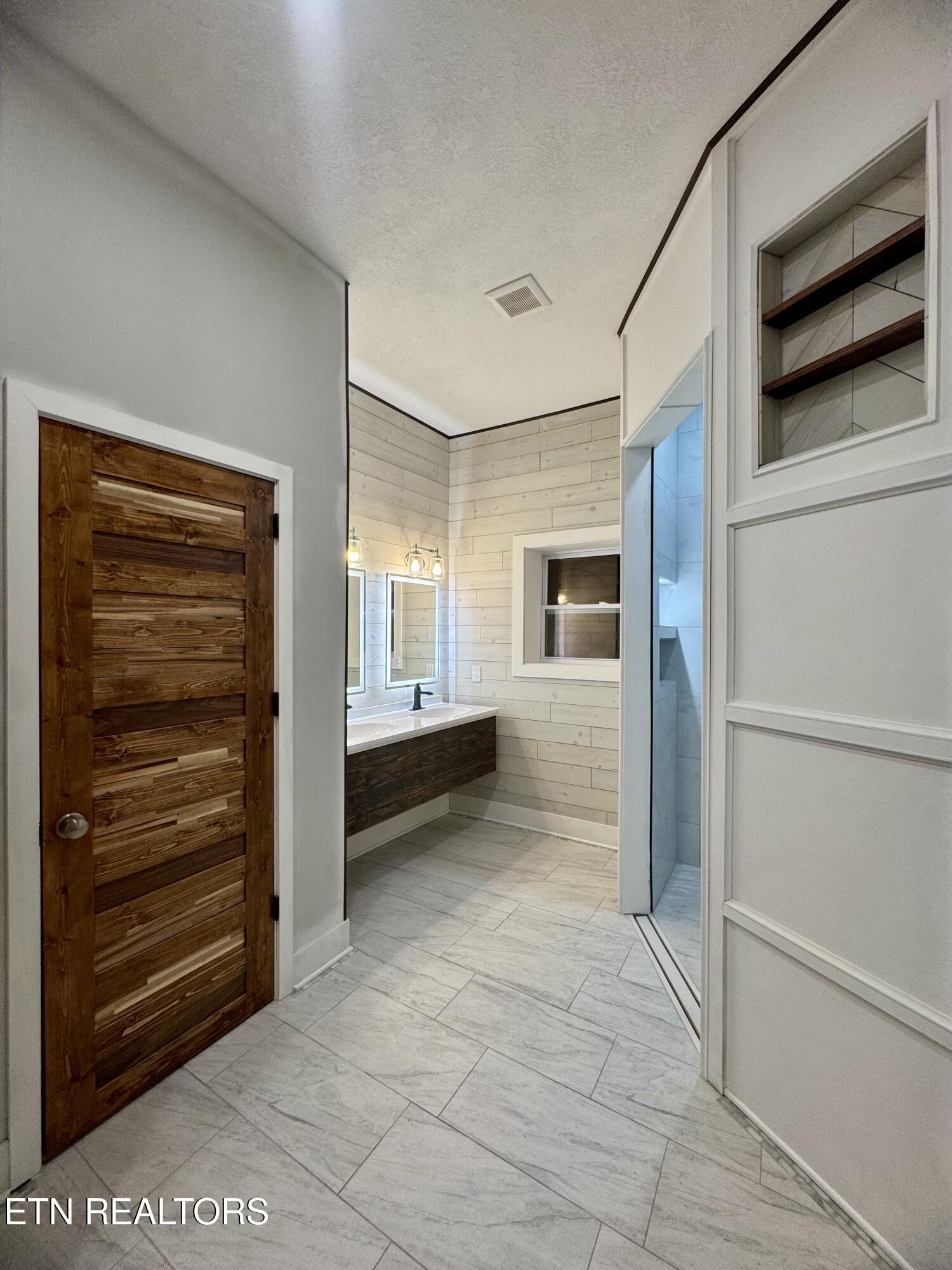 128 Crisp Road Lenoir City TN 37771