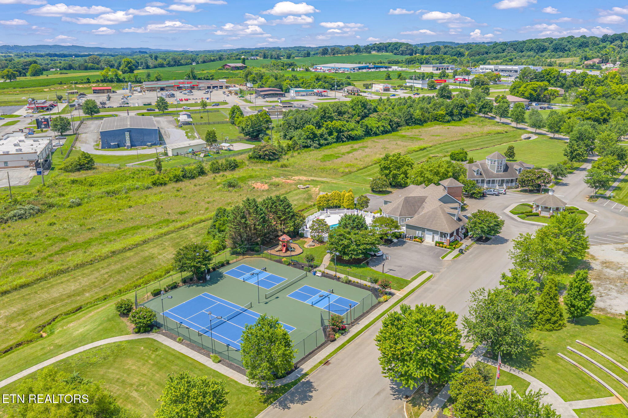 927 Stratford Avenue Sweetwater TN 37874