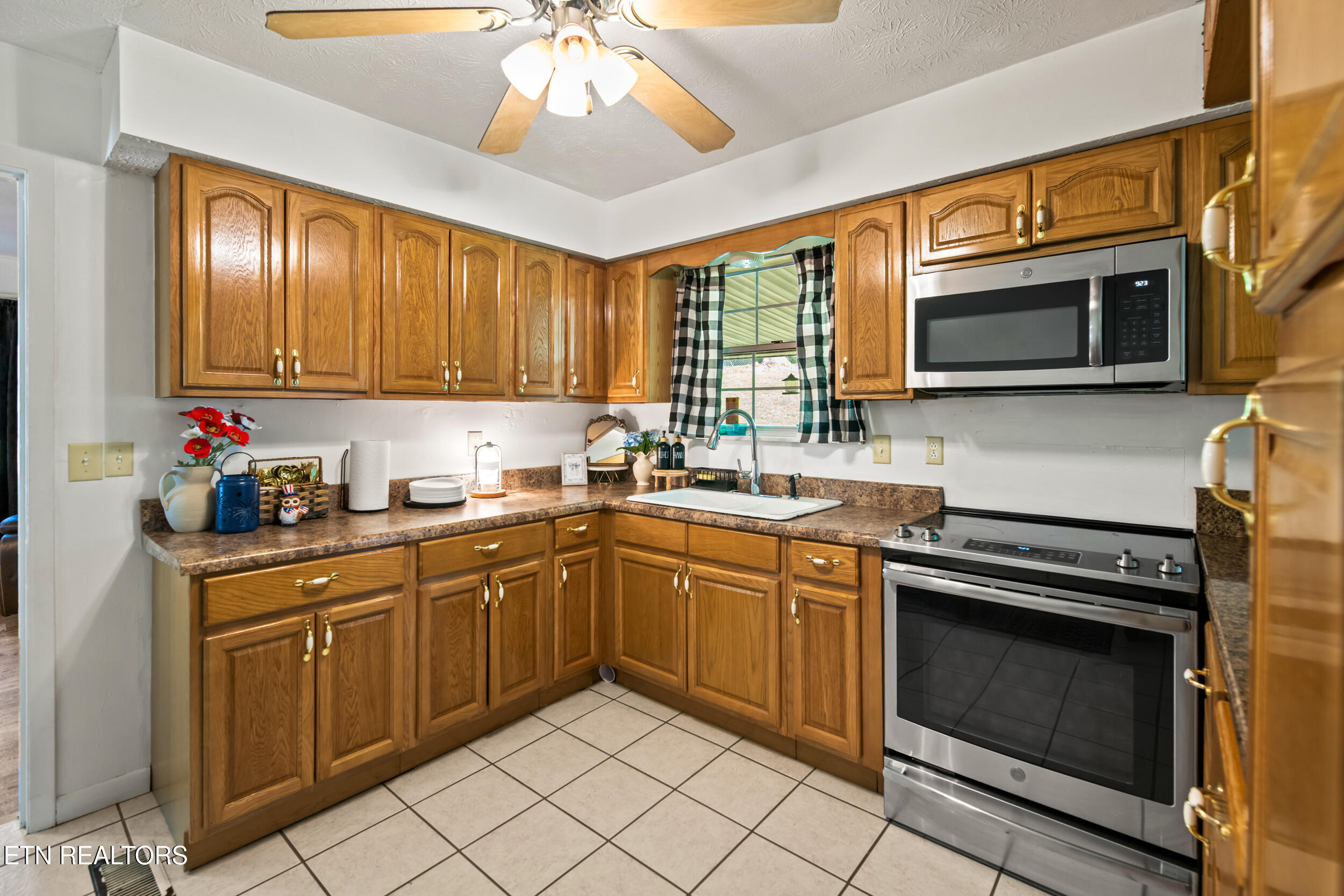 310 Hollifield Drive Jacksboro TN 37757