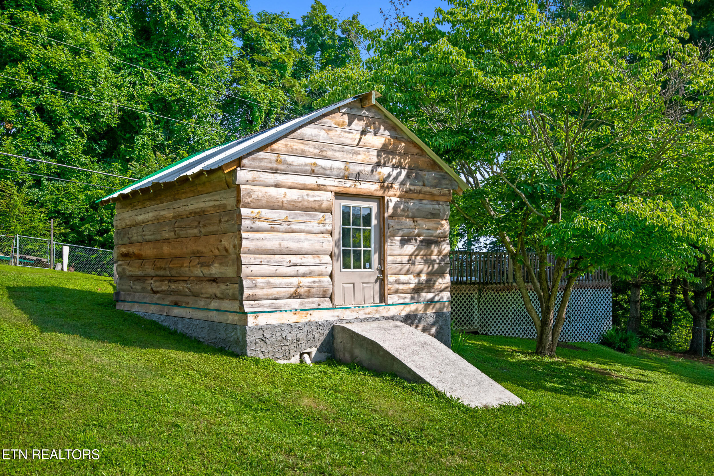 310 Hollifield Drive Jacksboro TN 37757