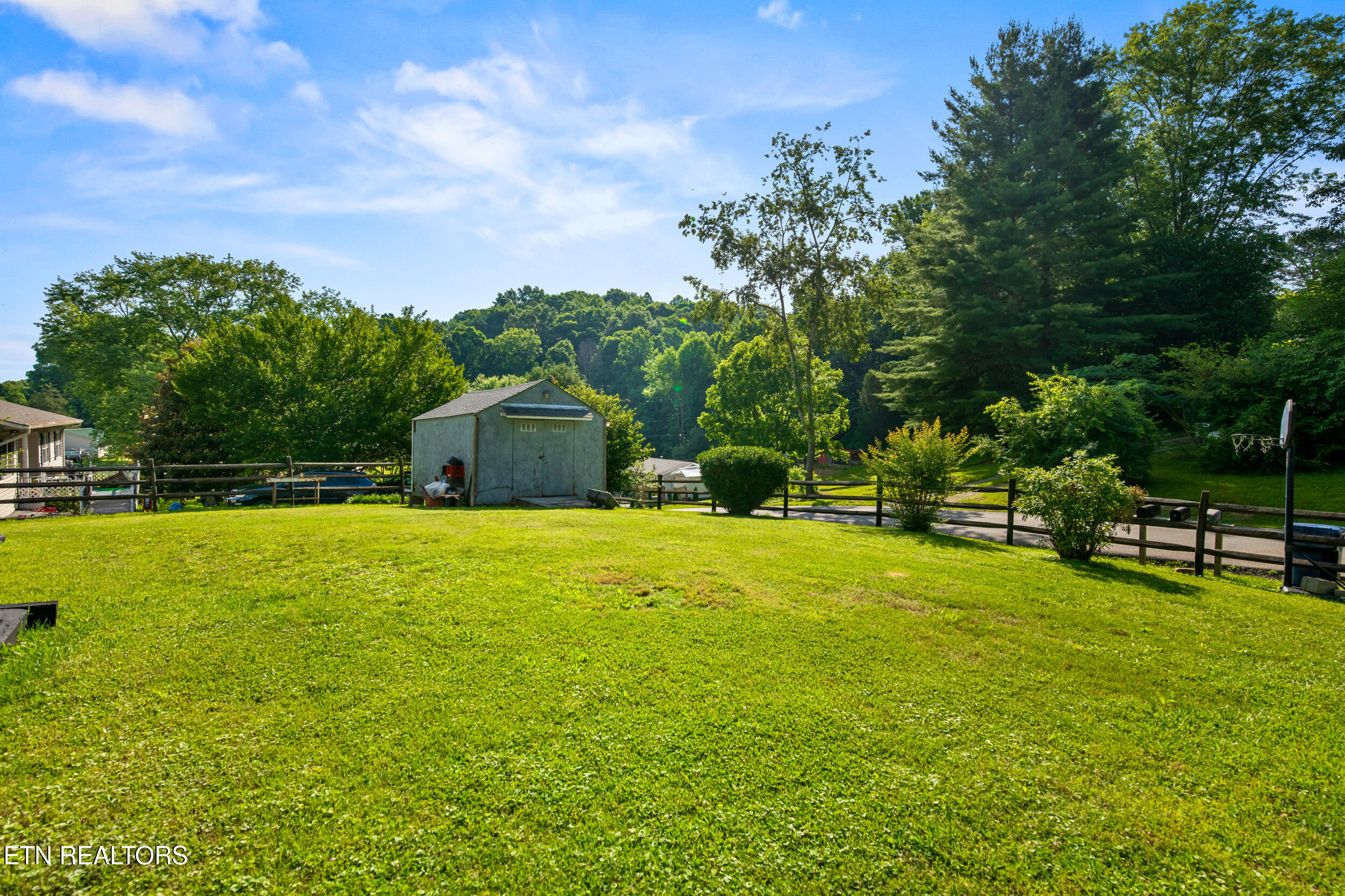 310 Hollifield Drive Jacksboro TN 37757