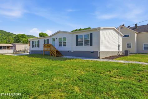 725 Siluria Street Harriman TN 37748