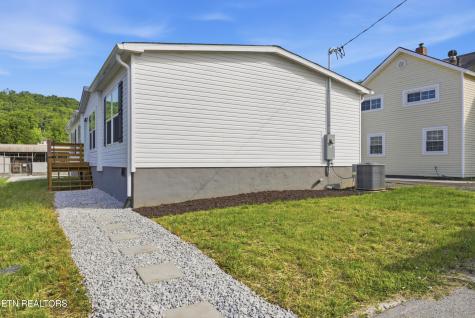 725 Siluria Street Harriman TN 37748