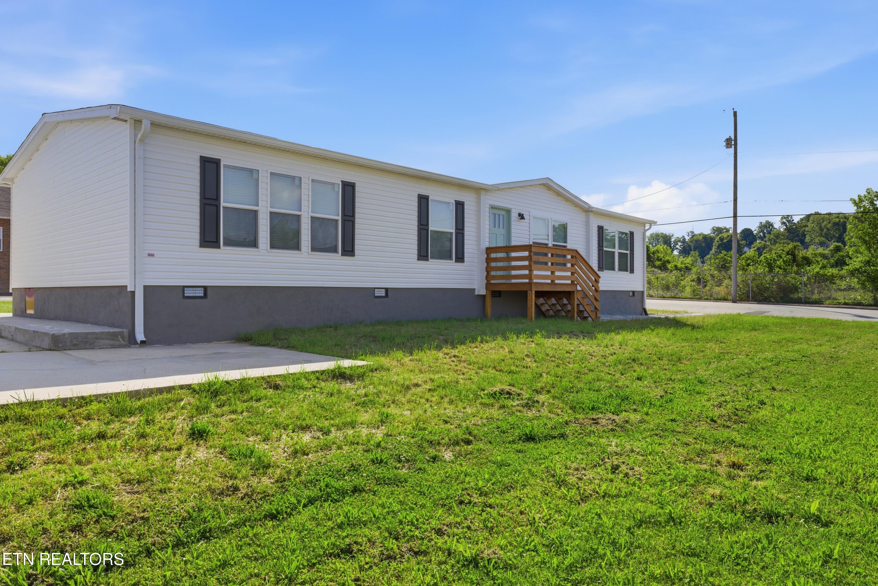 725 Siluria Street Harriman TN 37748