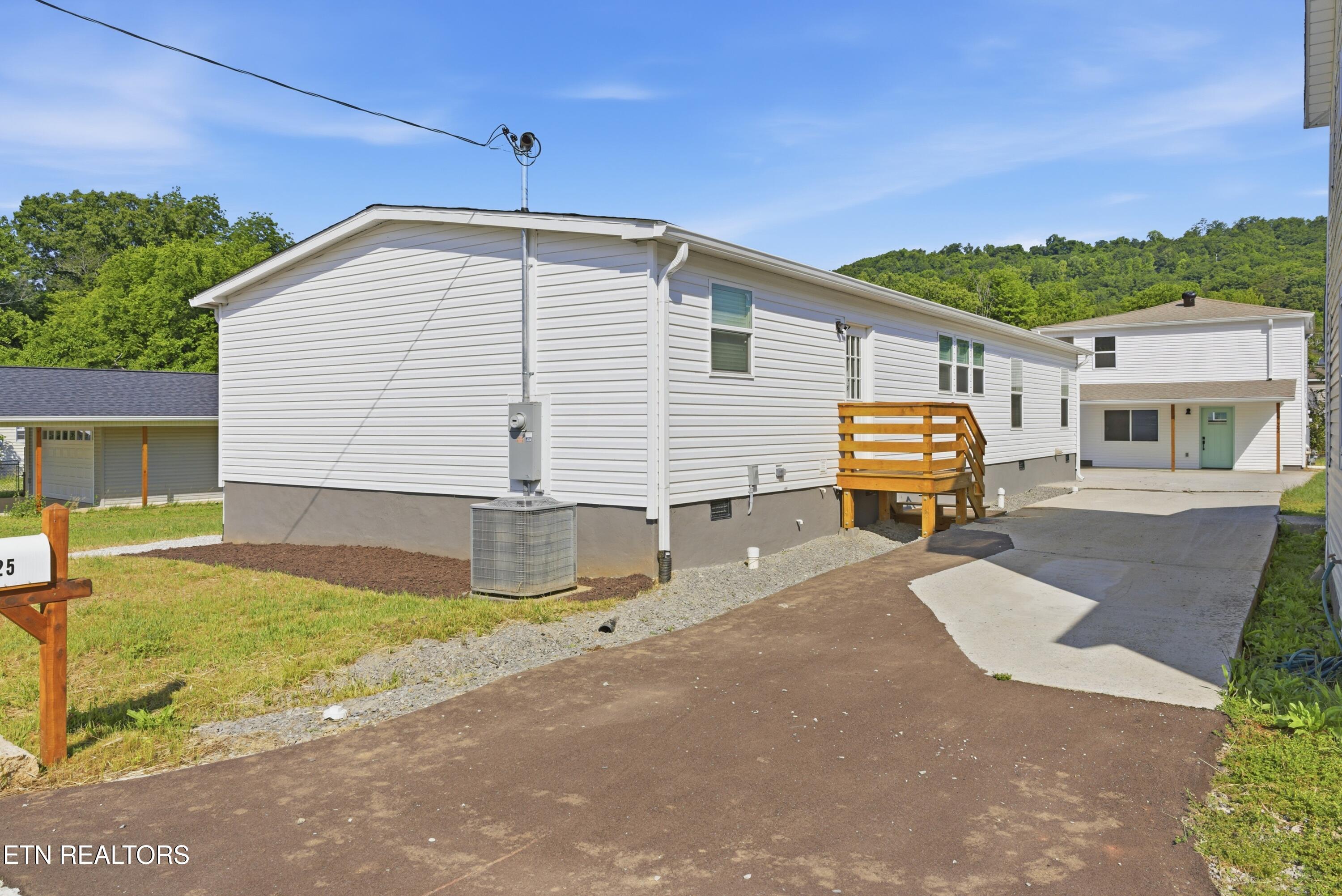 725 Siluria Street Harriman TN 37748