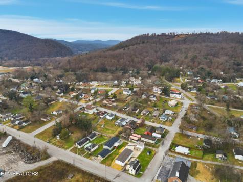 725 Siluria Street Harriman TN 37748