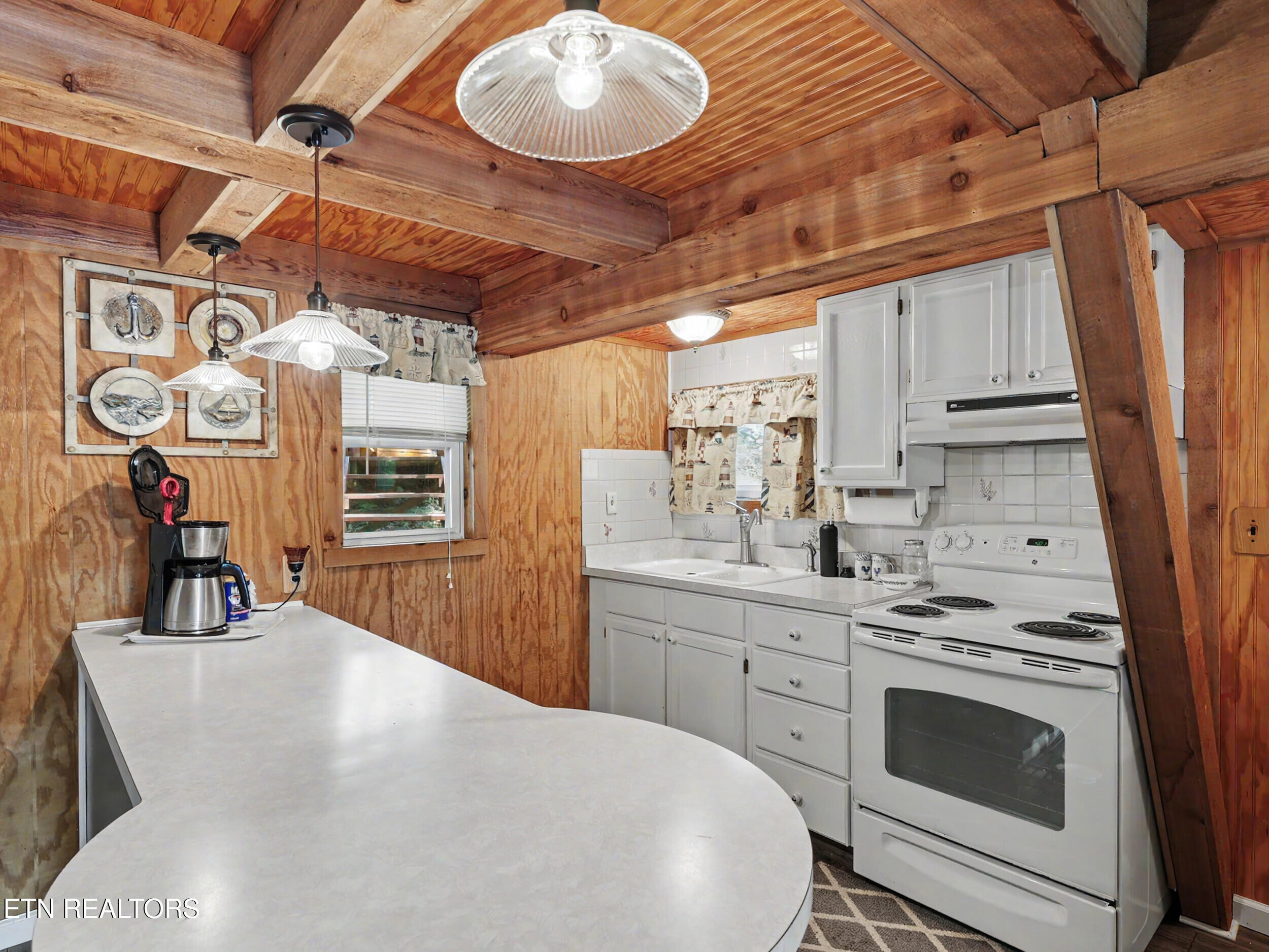 949 Flat Hollow Marina Road Speedwell TN 37870