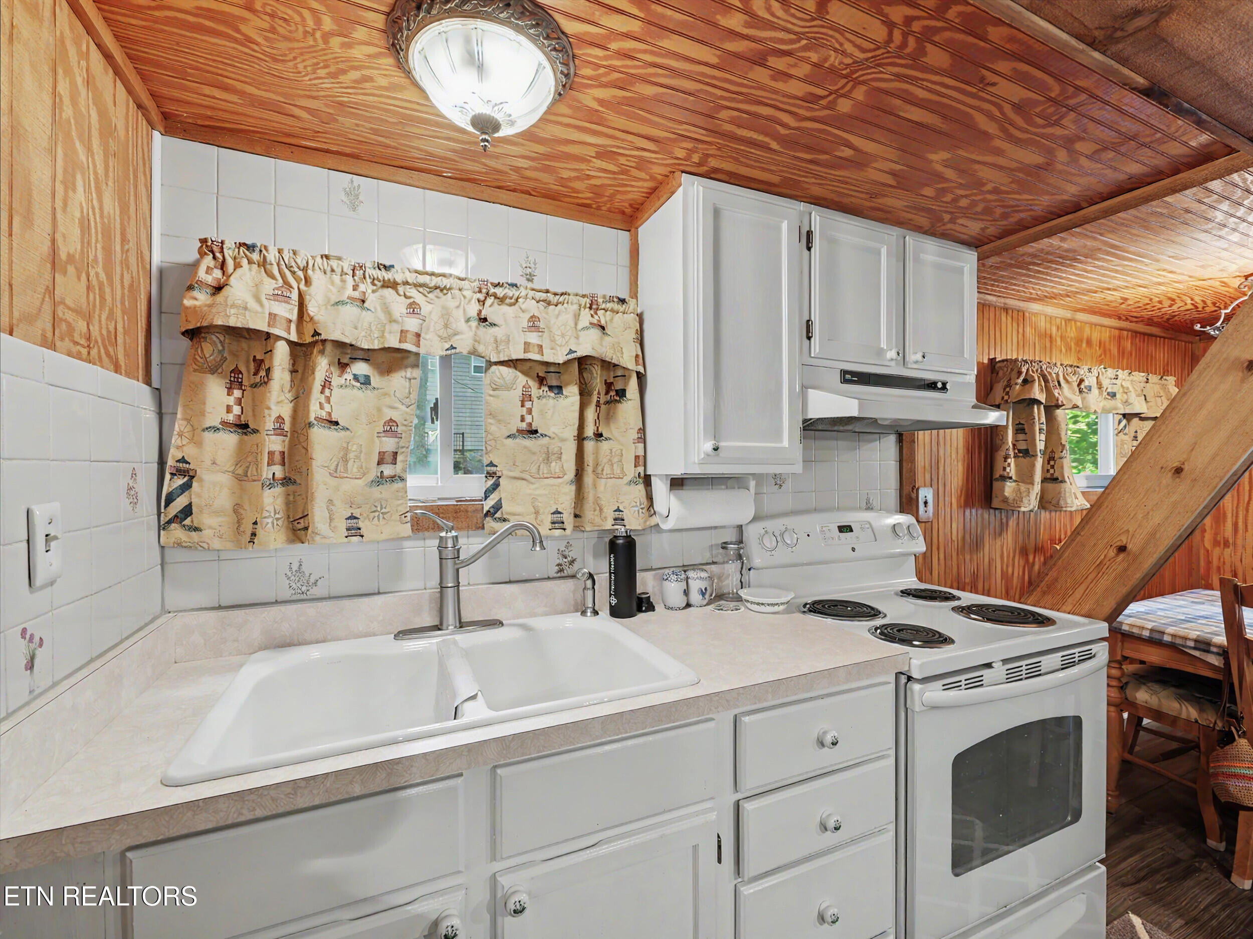 949 Flat Hollow Marina Road Speedwell TN 37870