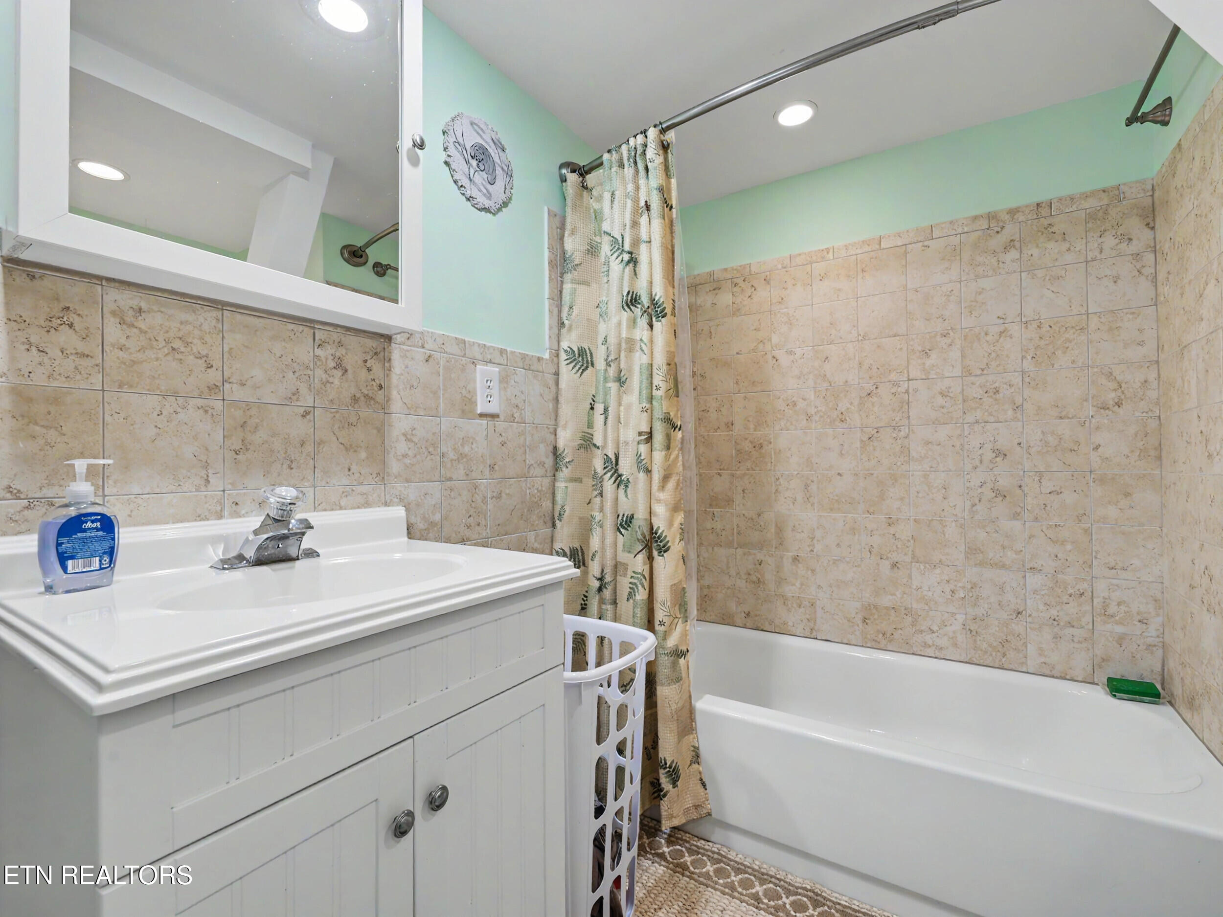 949 Flat Hollow Marina Road Speedwell TN 37870