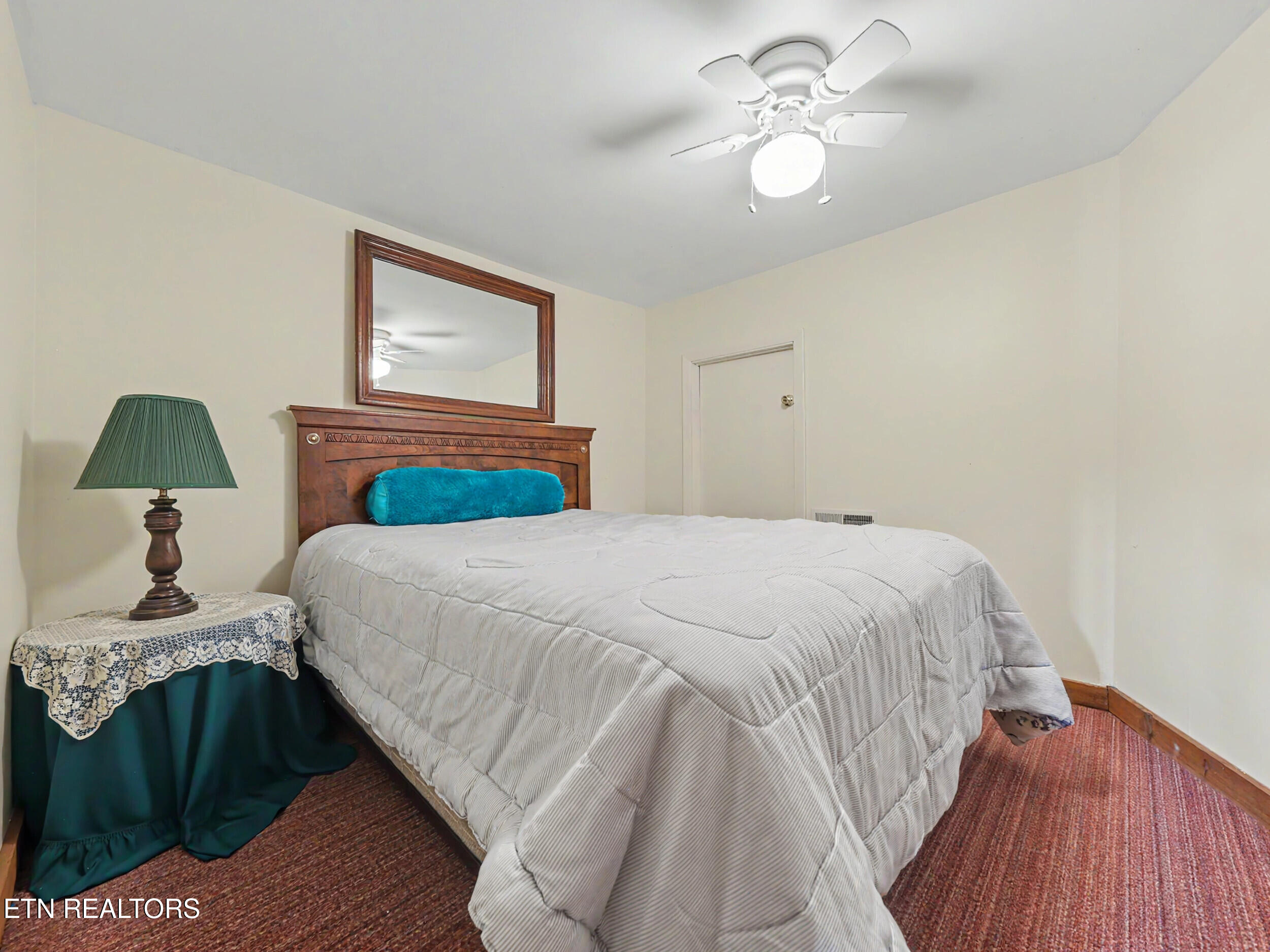 949 Flat Hollow Marina Road Speedwell TN 37870
