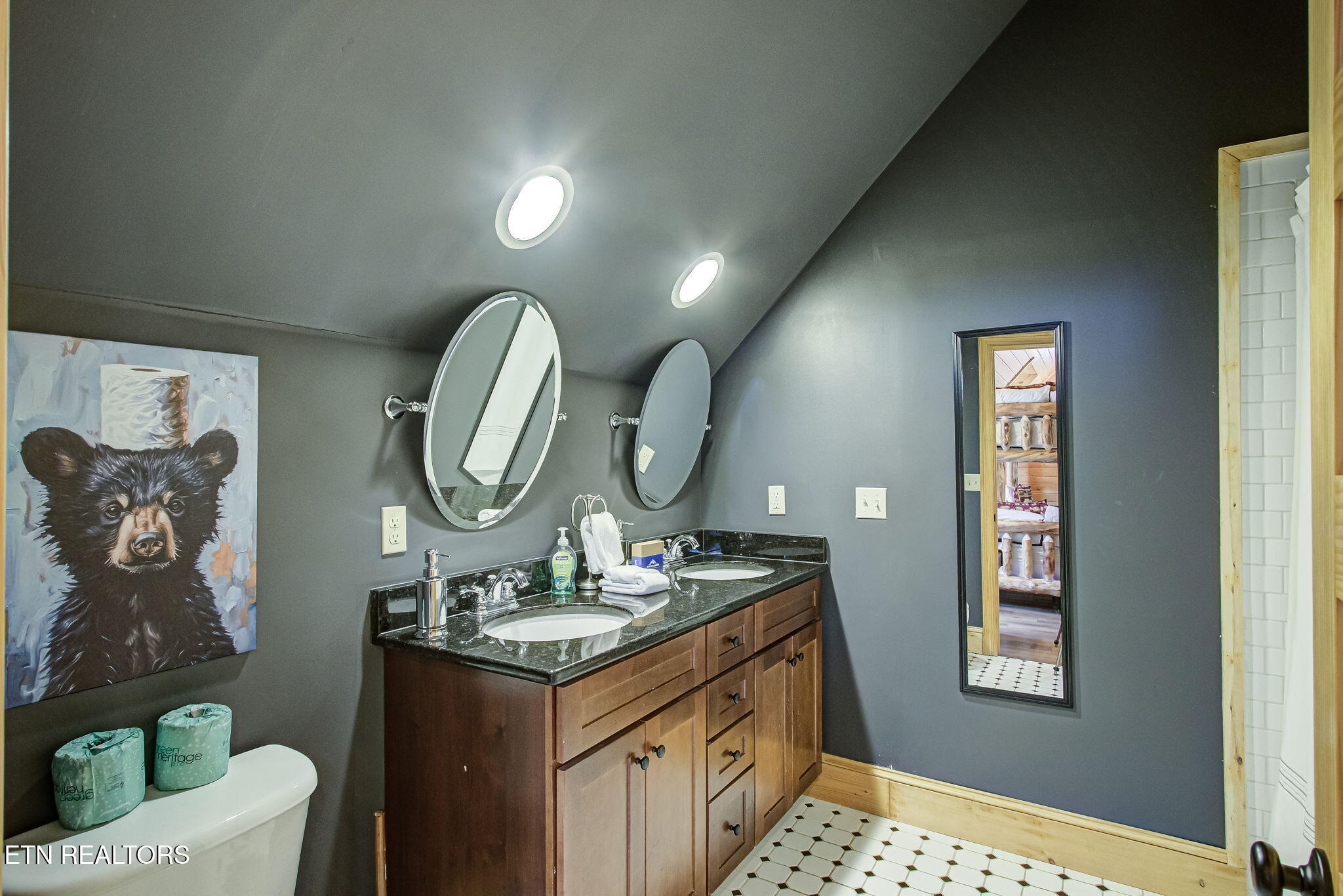 3385 Birds Creek Road Sevierville TN 37876