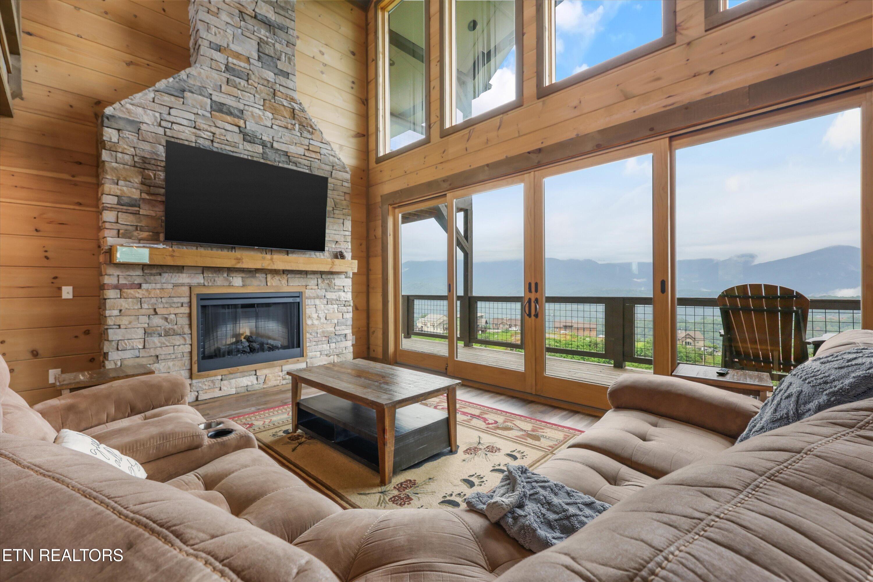 912 Piney Butt Way Gatlinburg TN 37738