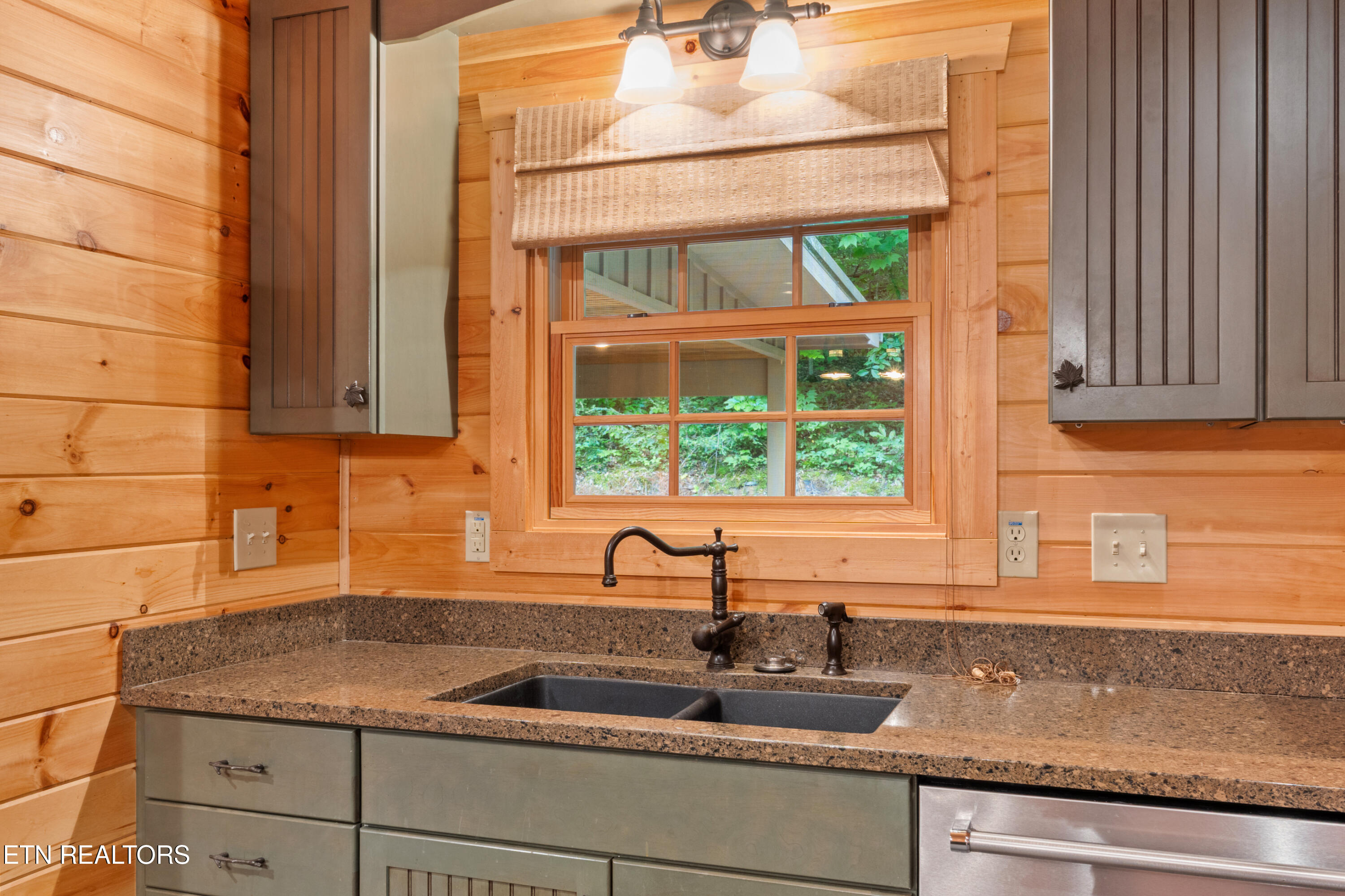 724 Tanasi Trail Townsend TN 37882