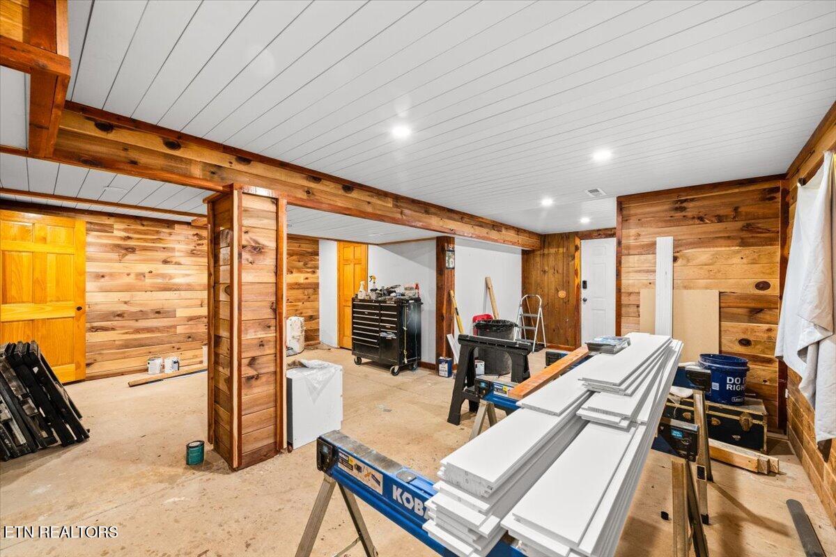 696 Young Road Lafollette TN 37766