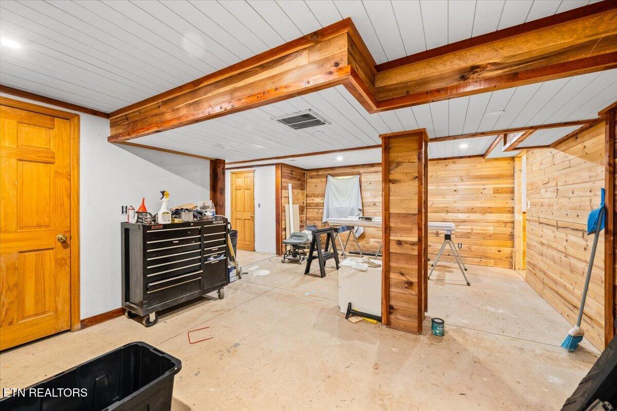 696 Young Road Lafollette TN 37766