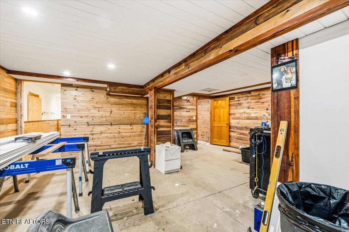 696 Young Road Lafollette TN 37766