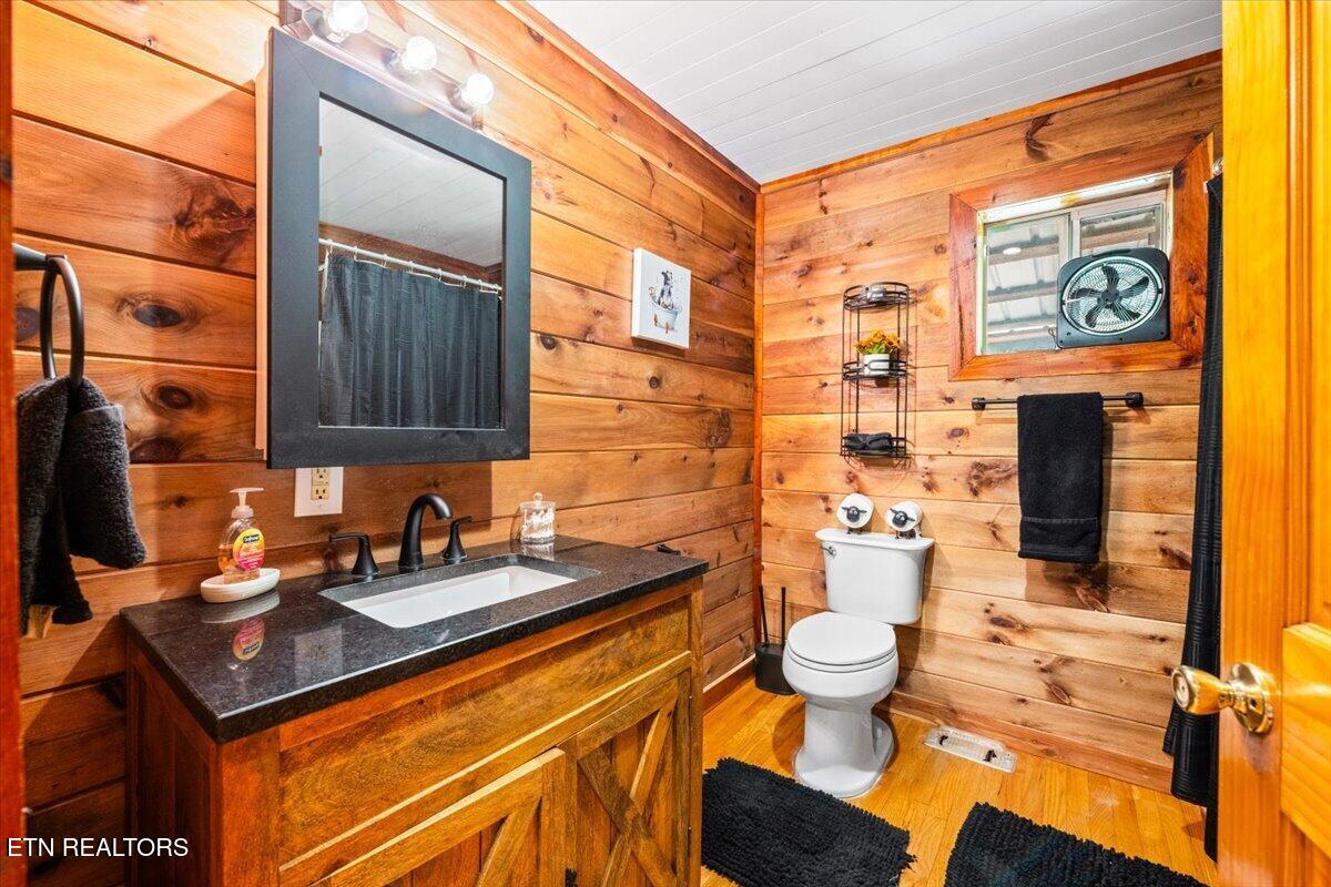 696 Young Road Lafollette TN 37766