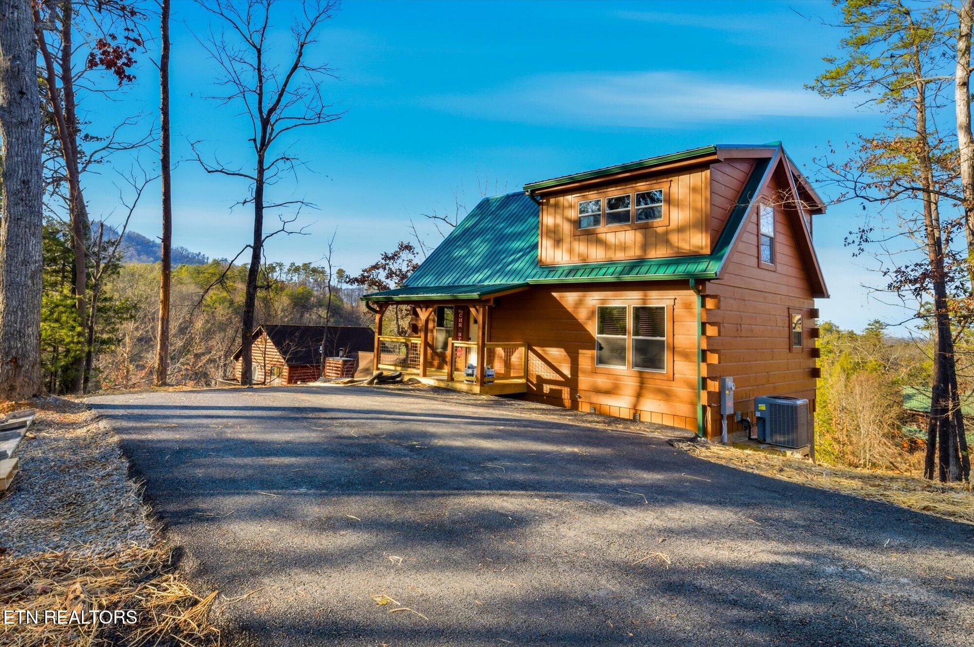 586 Chickasaw Gap Way Pigeon Forge TN 37863