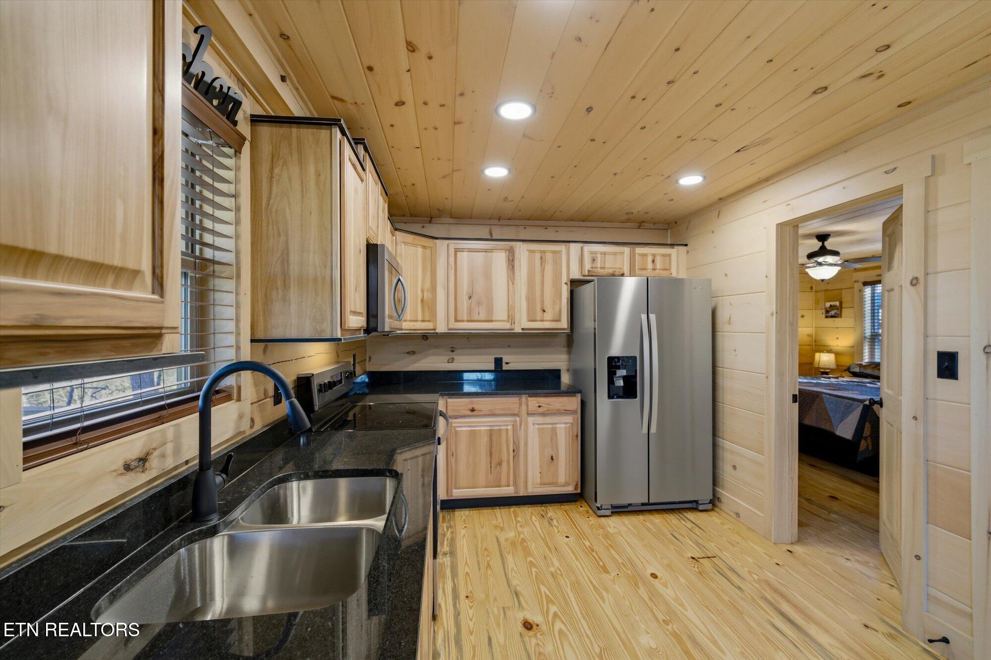 586 Chickasaw Gap Way Pigeon Forge TN 37863