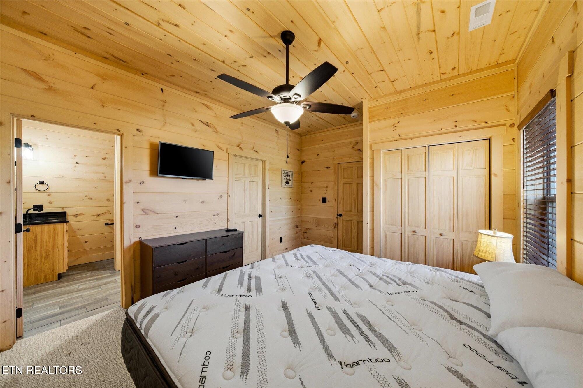 586 Chickasaw Gap Way Pigeon Forge TN 37863