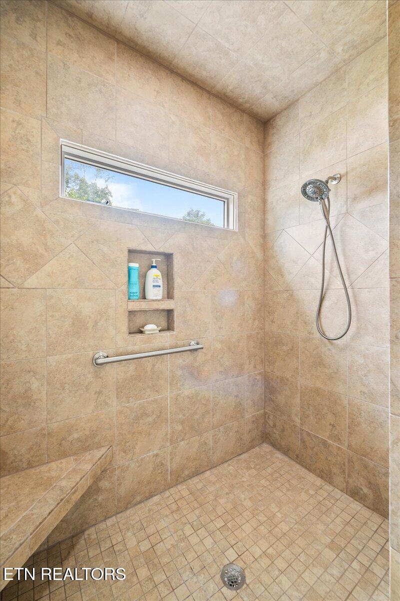 1380 E Norris Point Road Lafollette TN 37766
