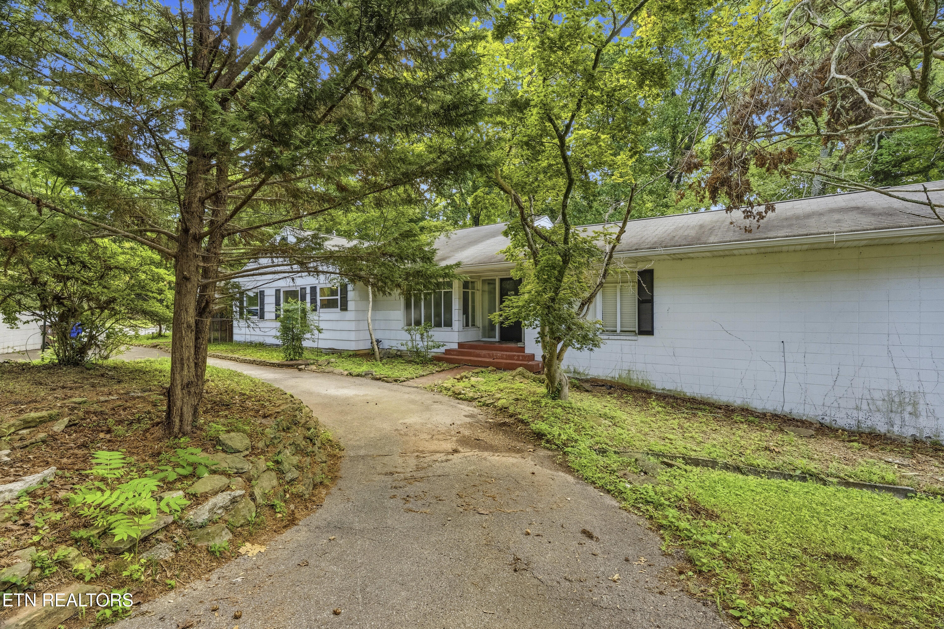 124 Orchard Circle Oak Ridge TN 37830