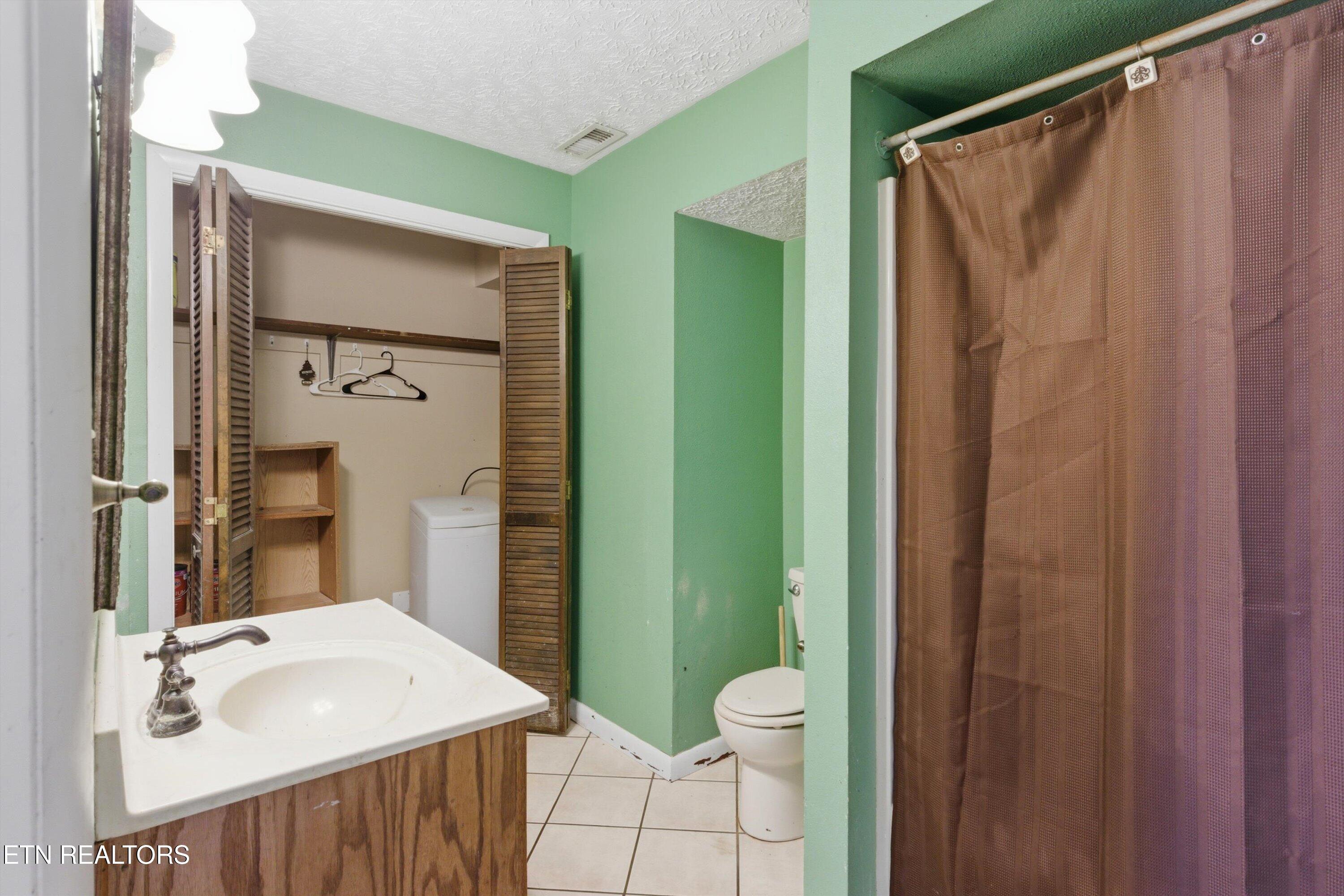 2381 Classic Way Powell TN 37849