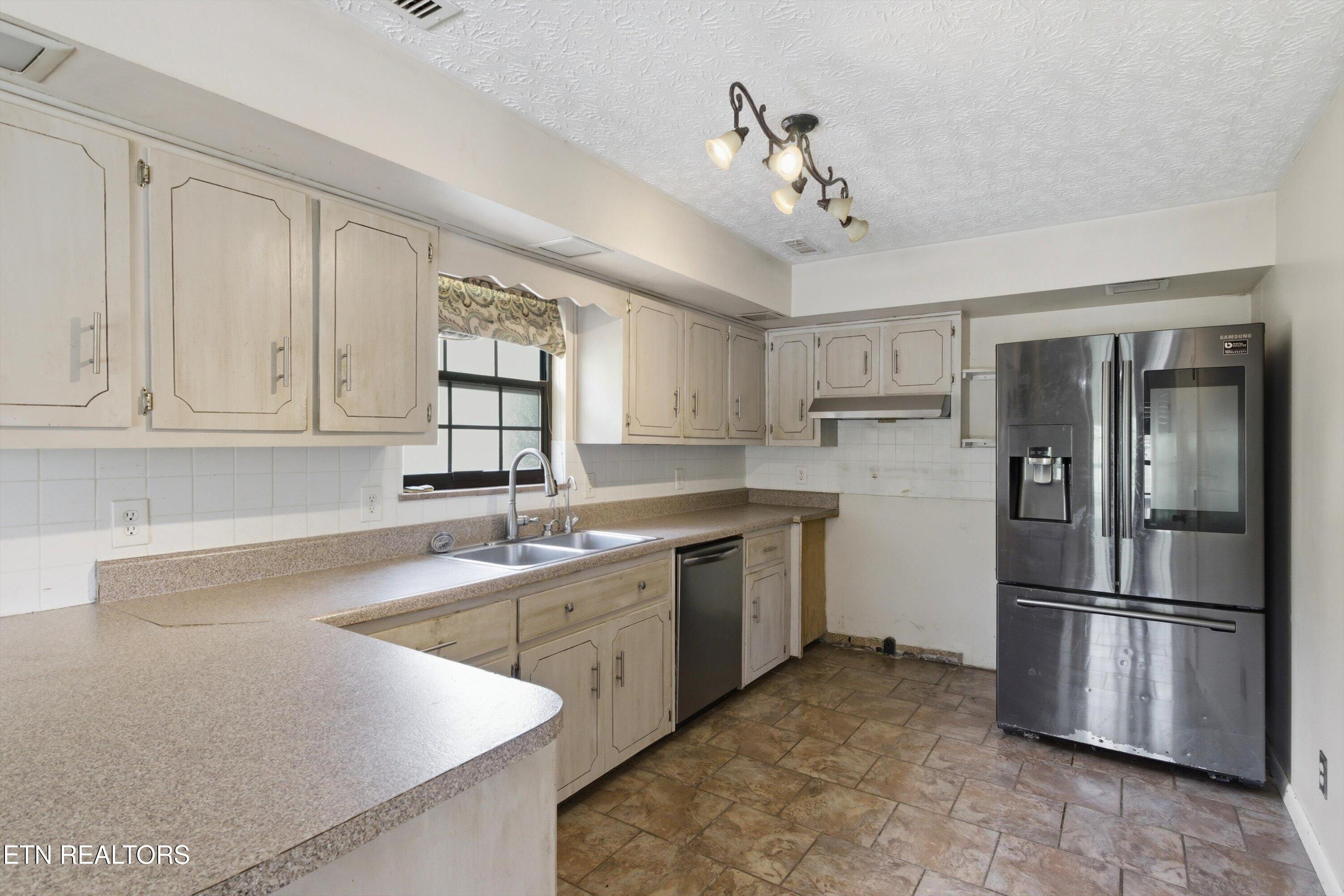 2381 Classic Way Powell TN 37849