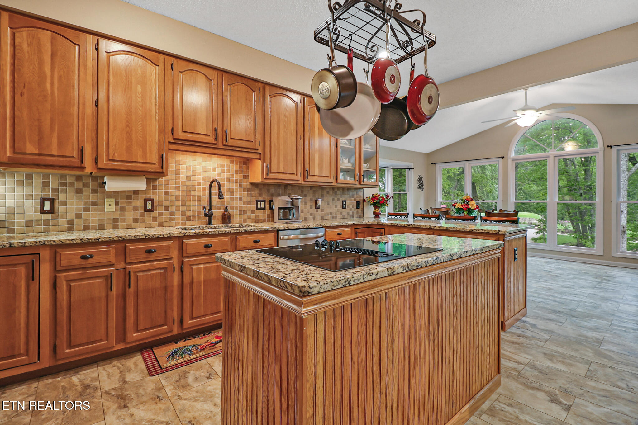 19 Claremont Circle Fairfield Glade TN 38558
