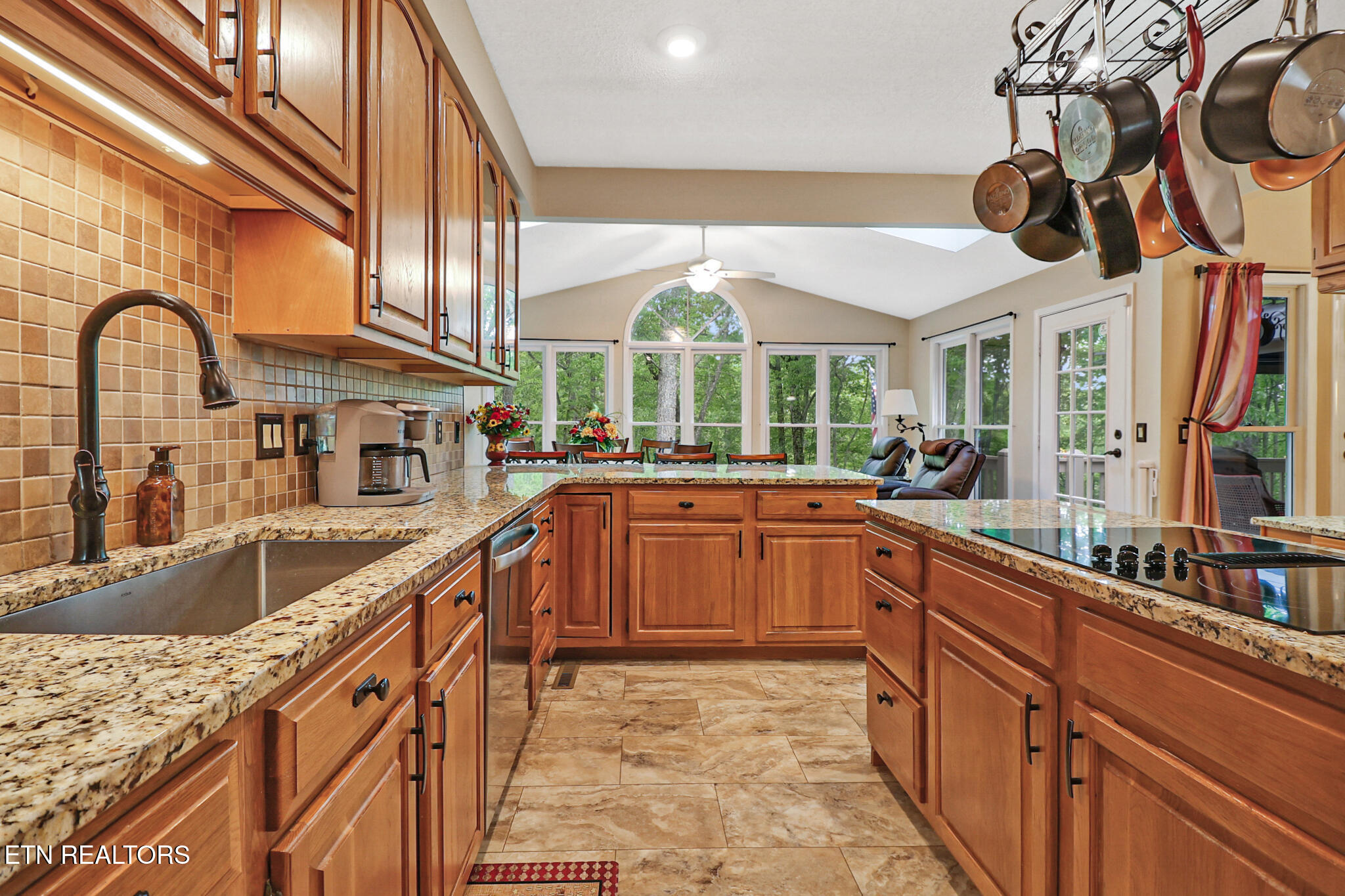 19 Claremont Circle Fairfield Glade TN 38558