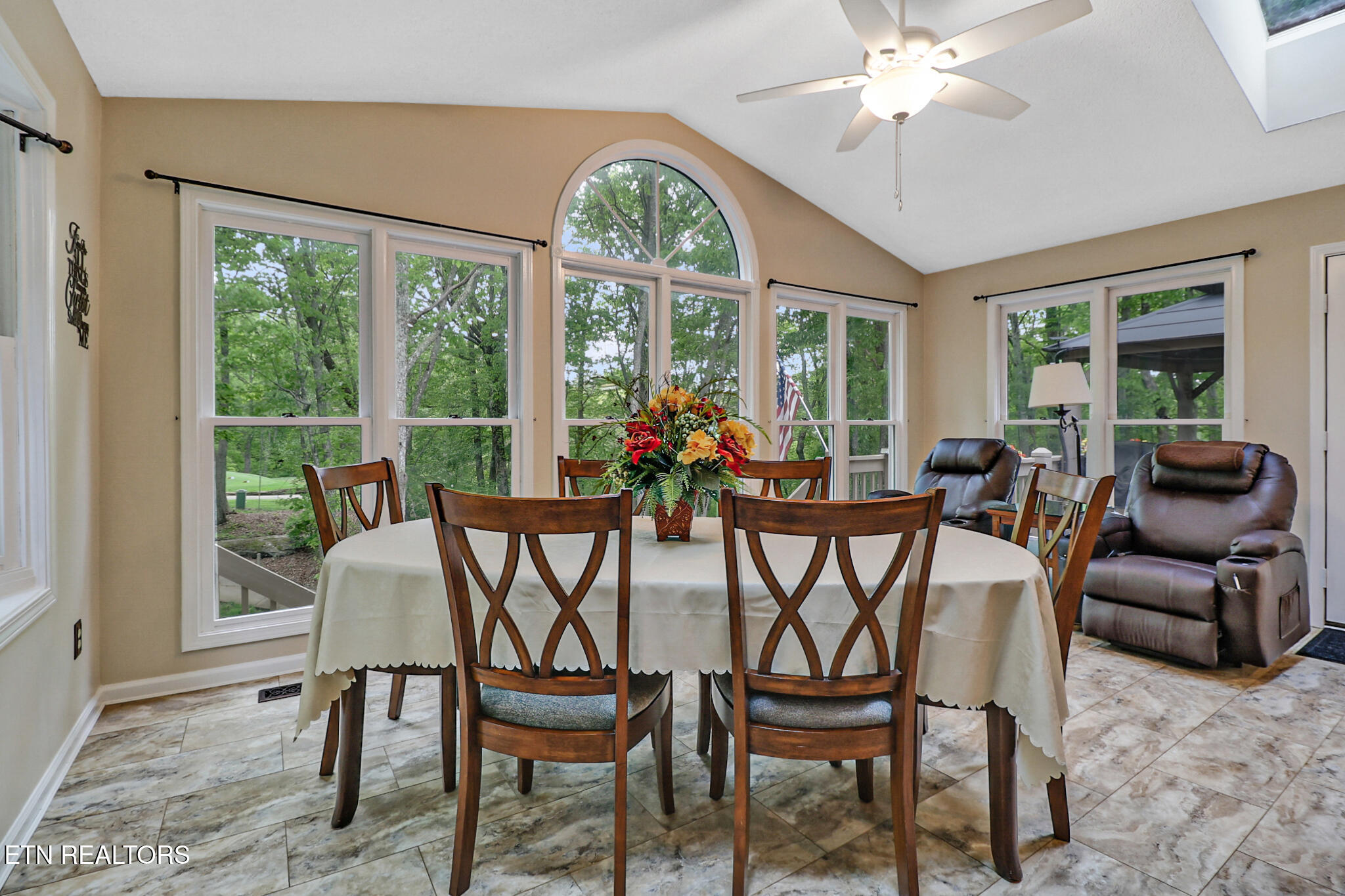 19 Claremont Circle Fairfield Glade TN 38558