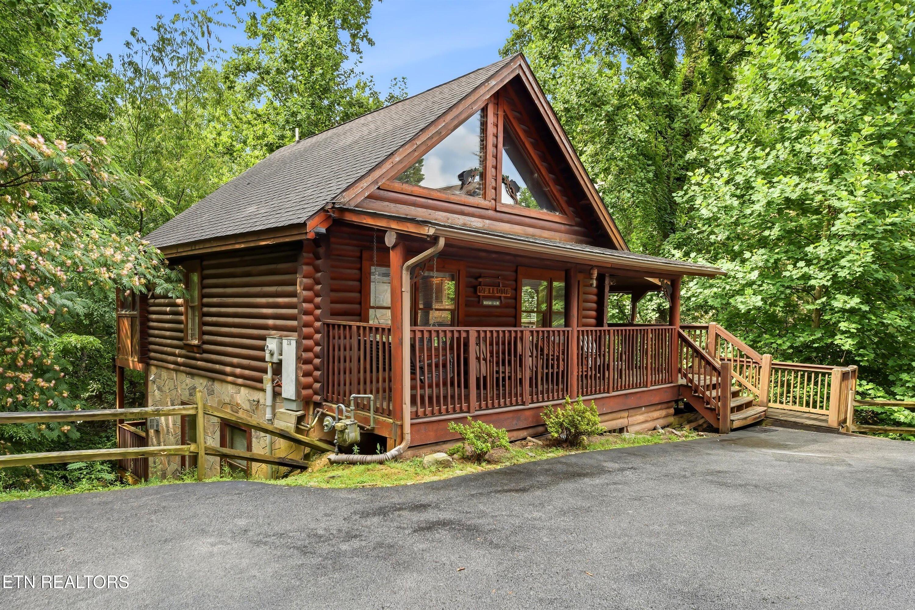 336 Big Bear Way Pigeon Forge TN 37863