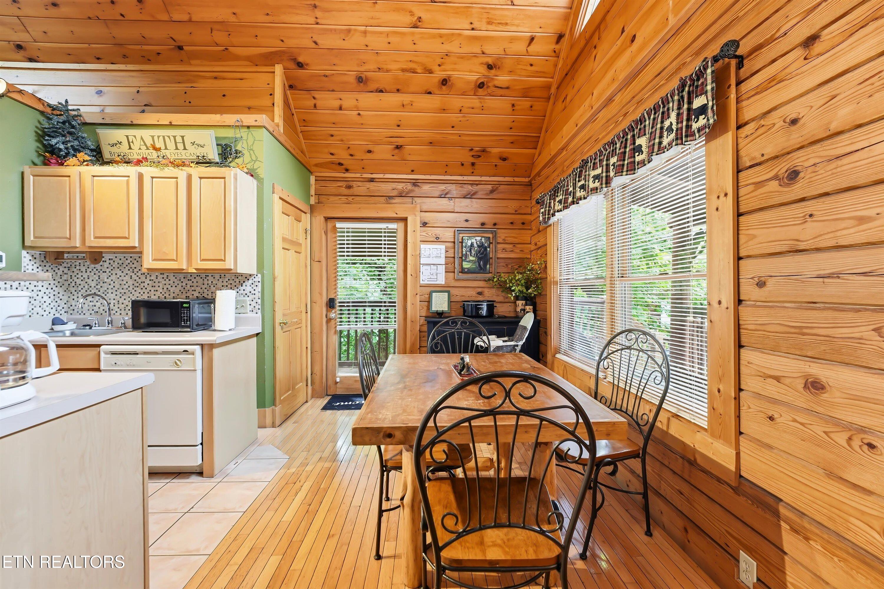336 Big Bear Way Pigeon Forge TN 37863