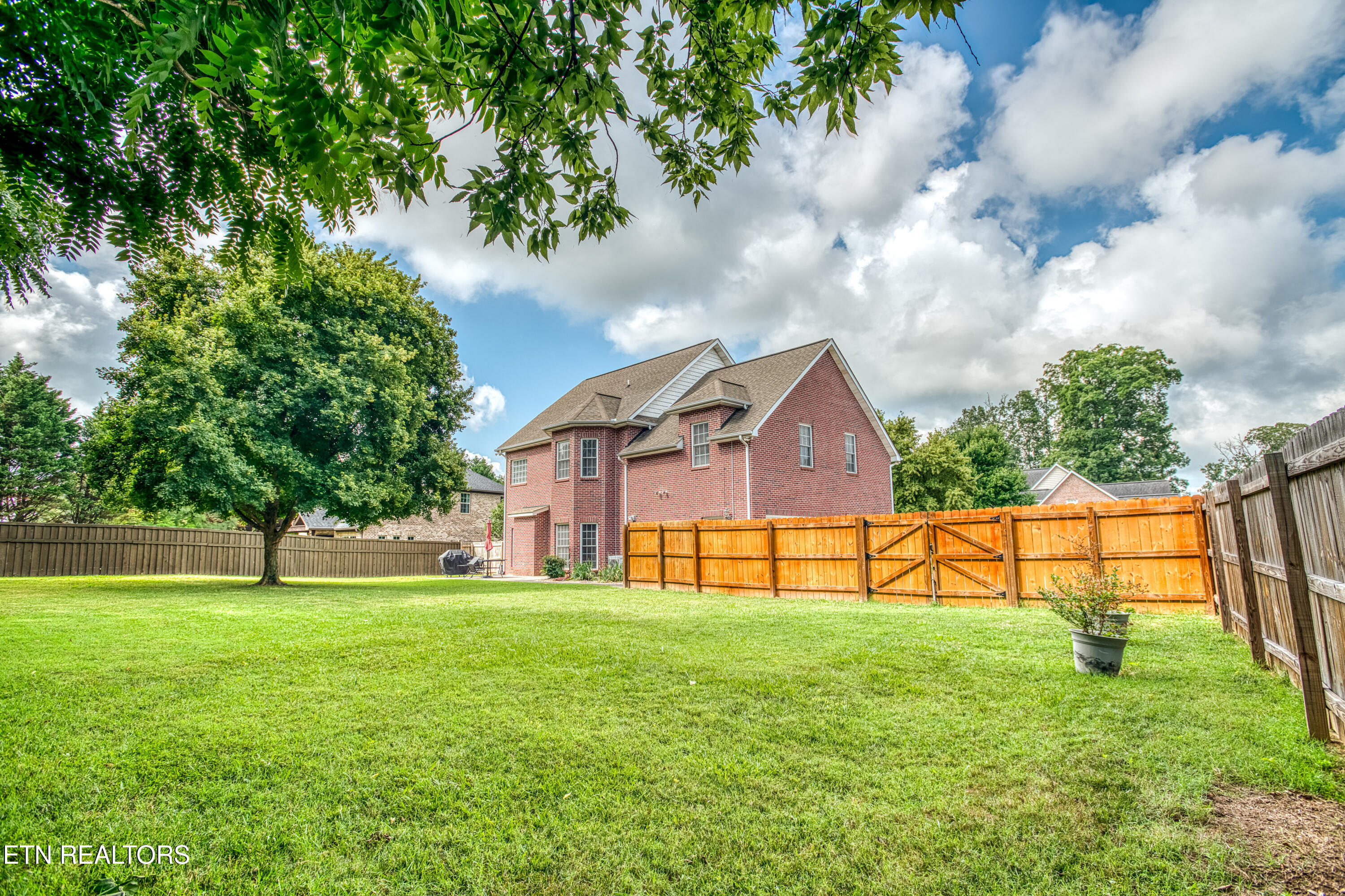 300 Yellowstone Lane Lenoir City TN 37771