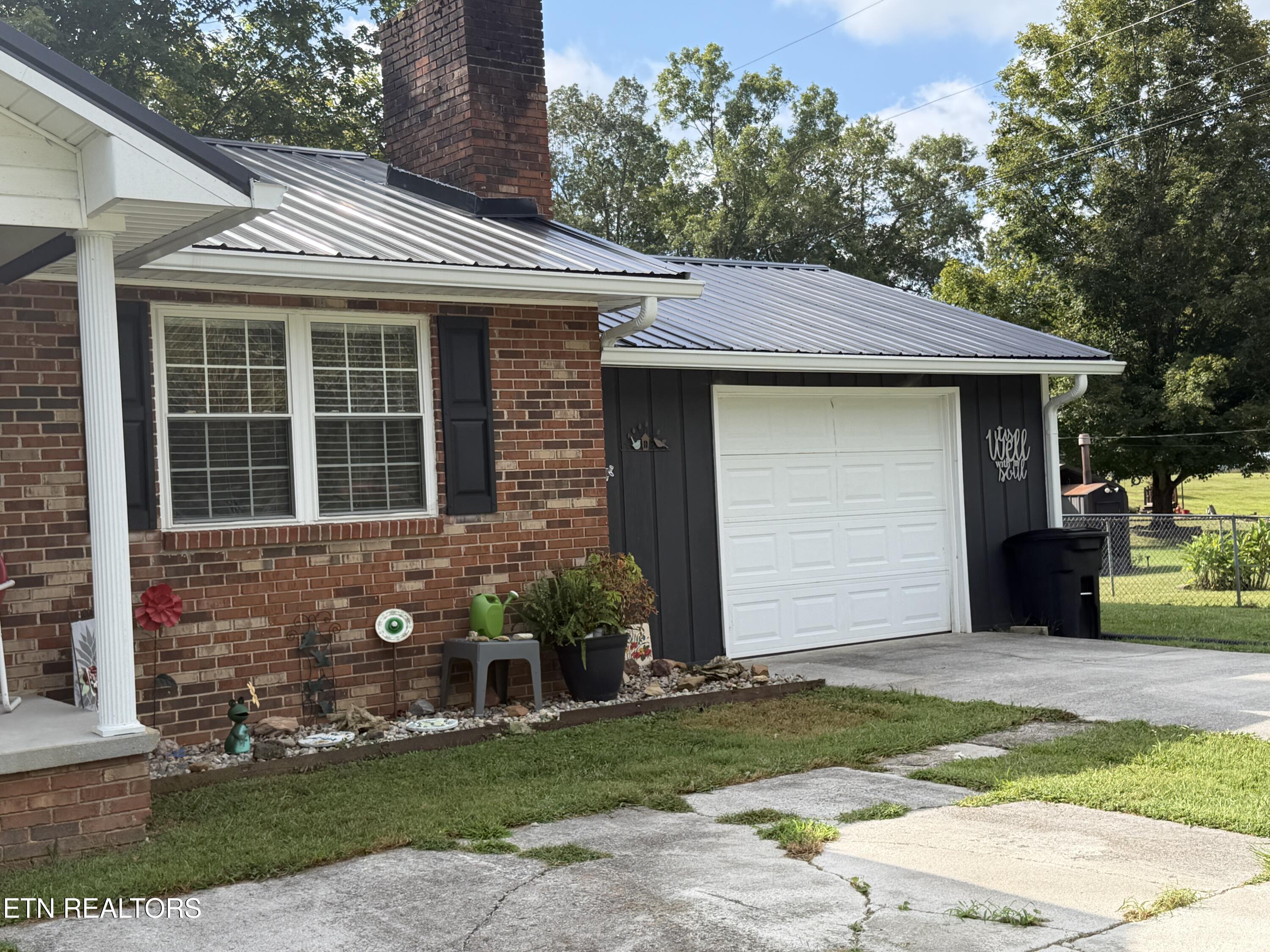 744 Cross Valley Road Lafollette TN 37766
