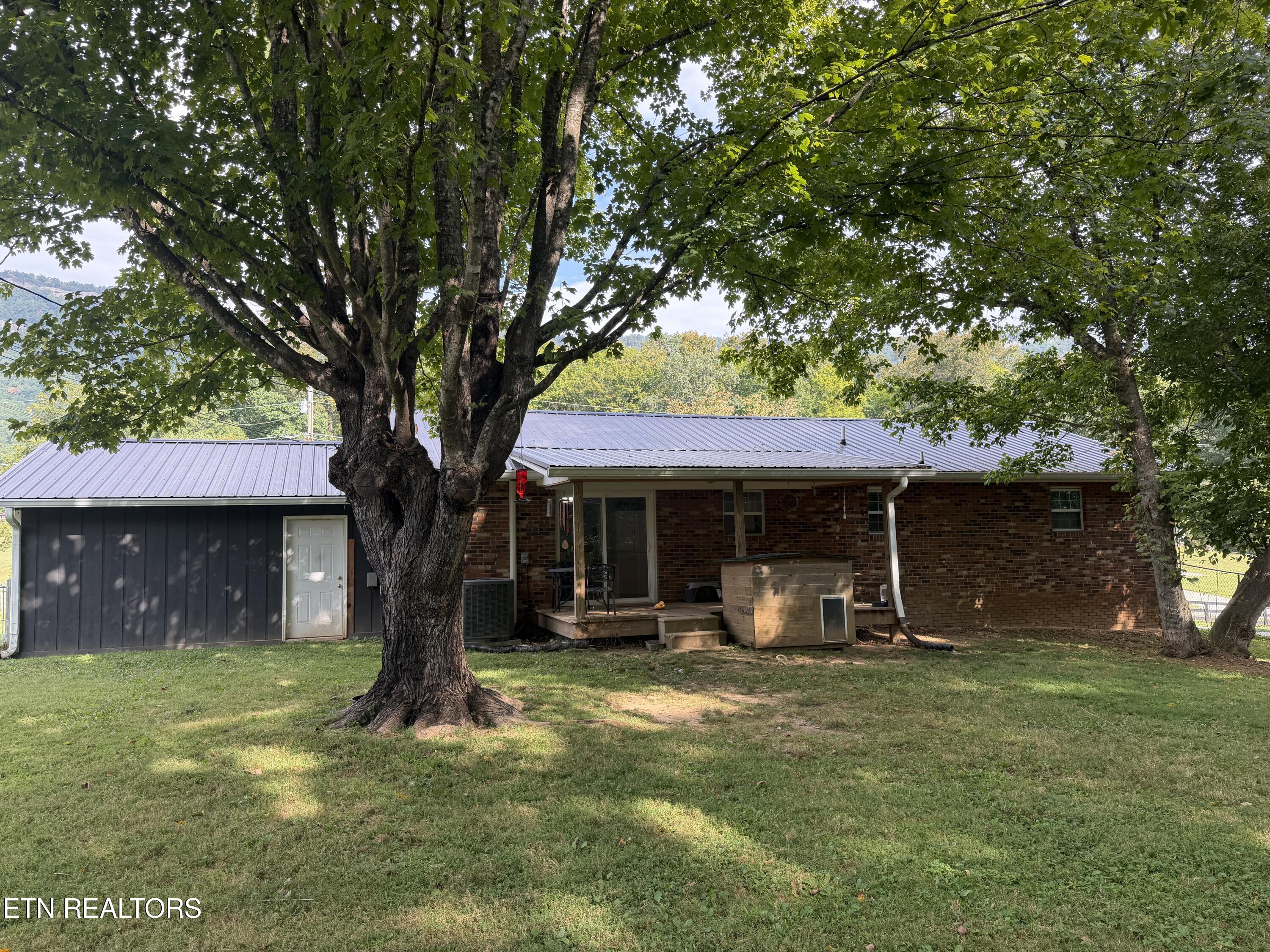 744 Cross Valley Road Lafollette TN 37766