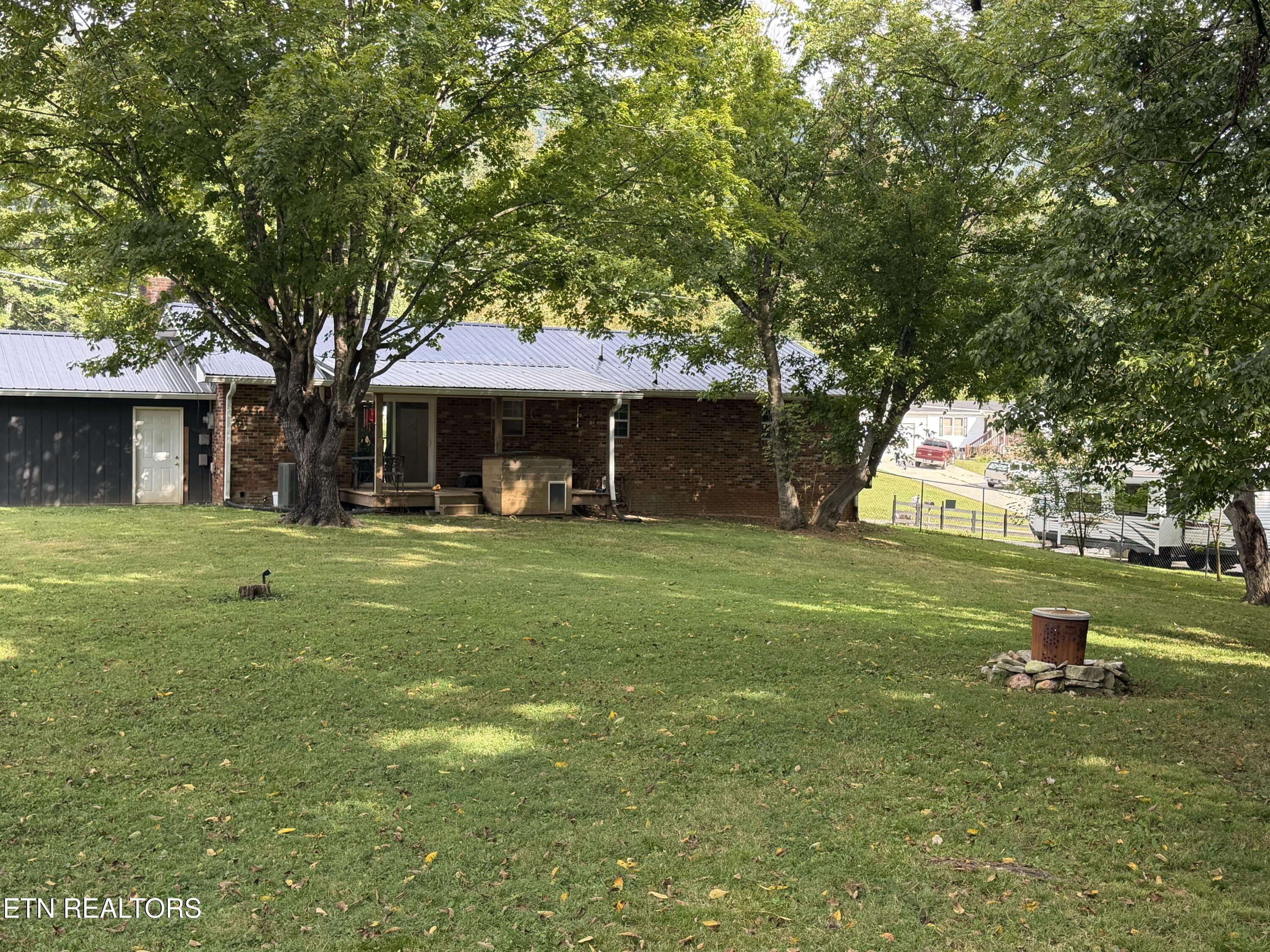 744 Cross Valley Road Lafollette TN 37766