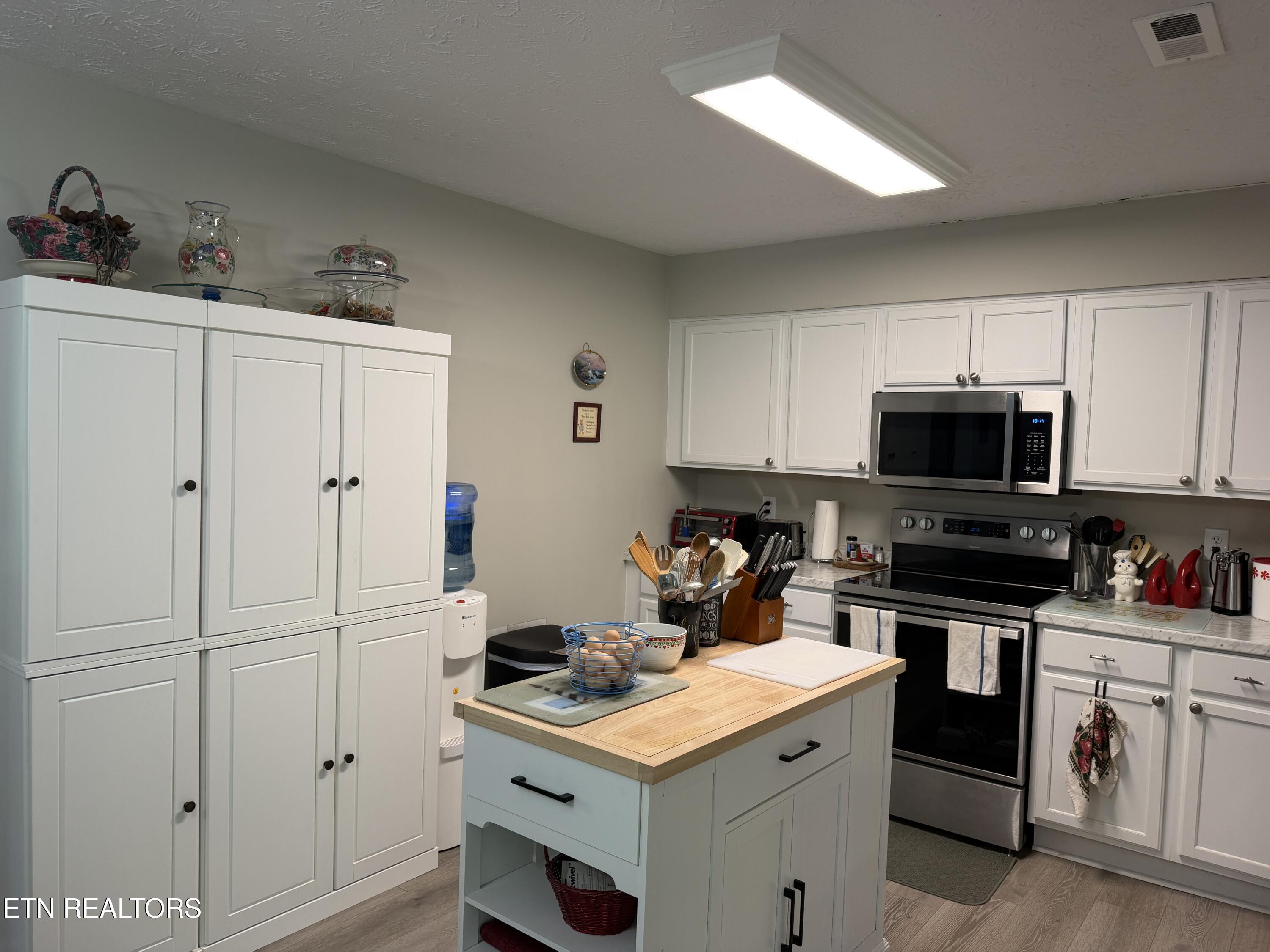 744 Cross Valley Road Lafollette TN 37766