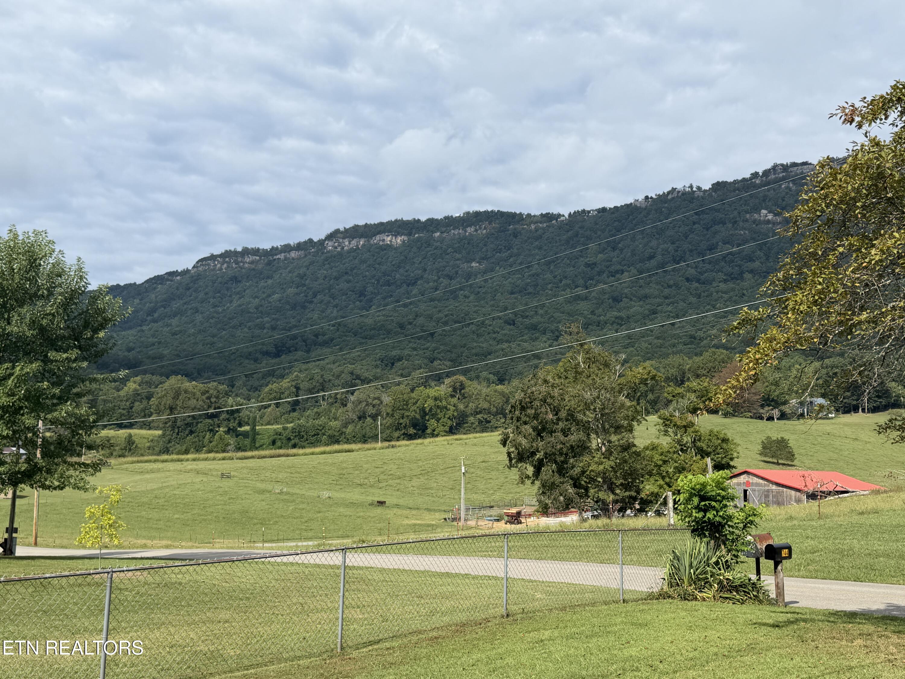 744 Cross Valley Road Lafollette TN 37766