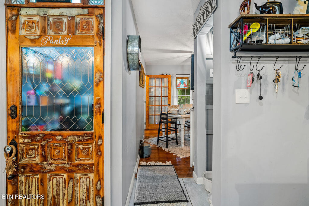 1829 Dutch Valley Road Clinton TN 37716