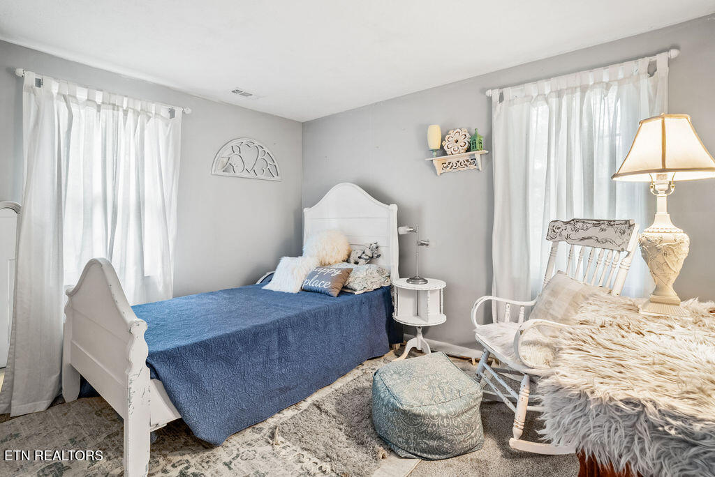 1829 Dutch Valley Road Clinton TN 37716