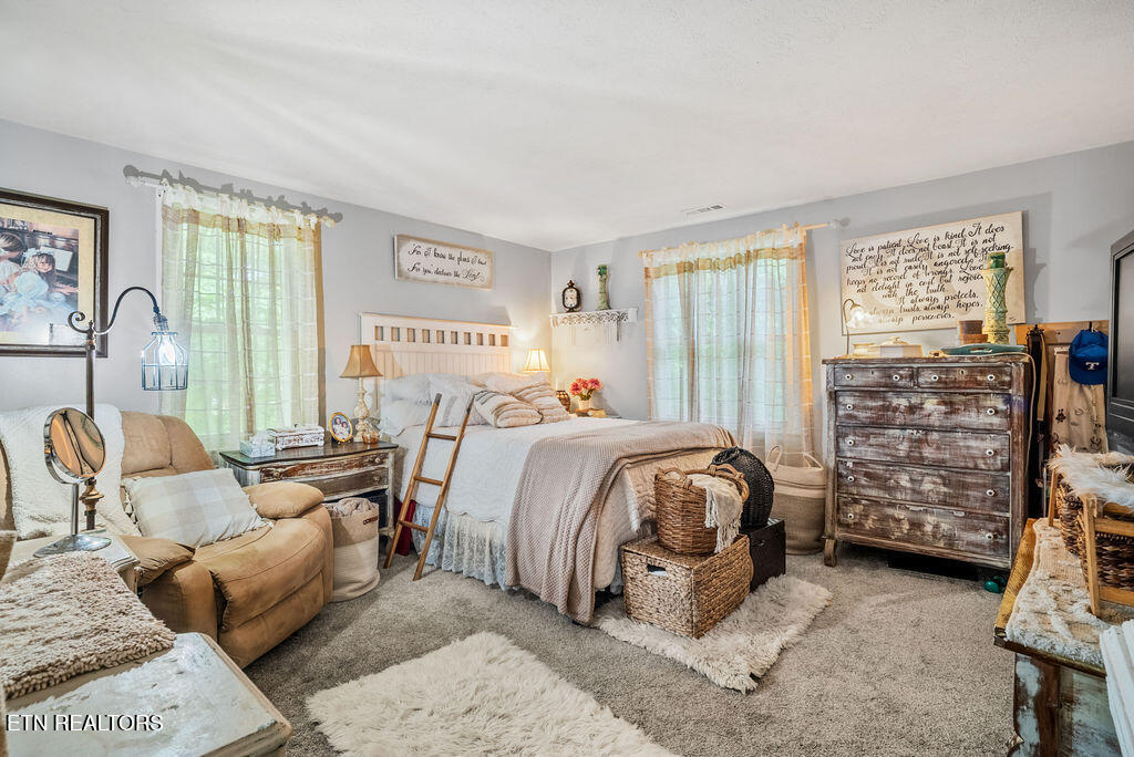 1829 Dutch Valley Road Clinton TN 37716